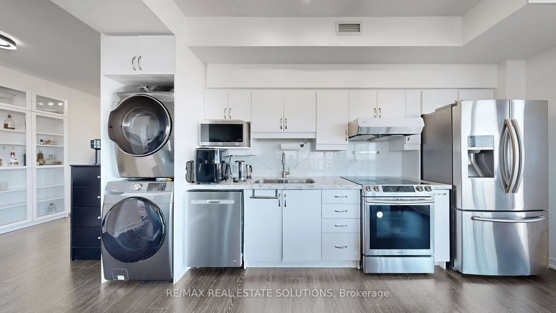 33 Singer Court, #3102