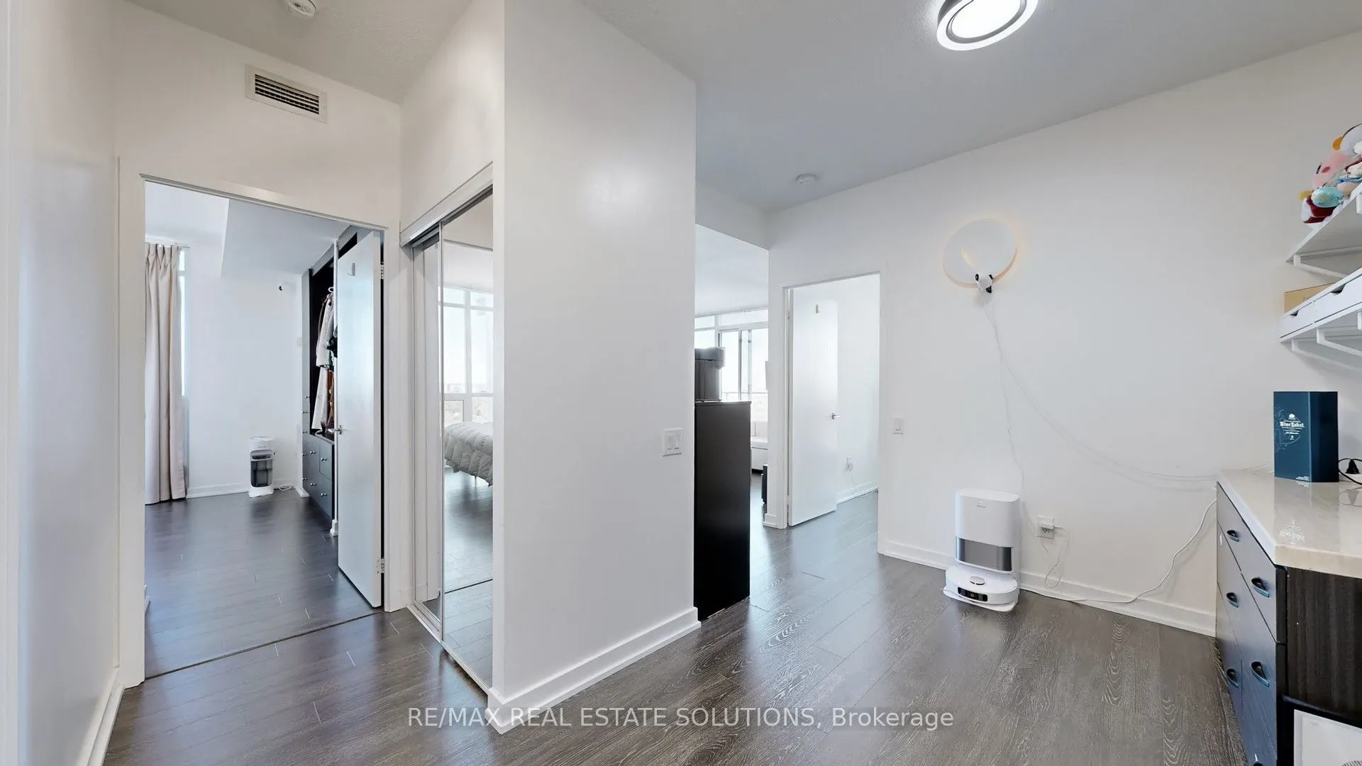 33 Singer Court, #3102