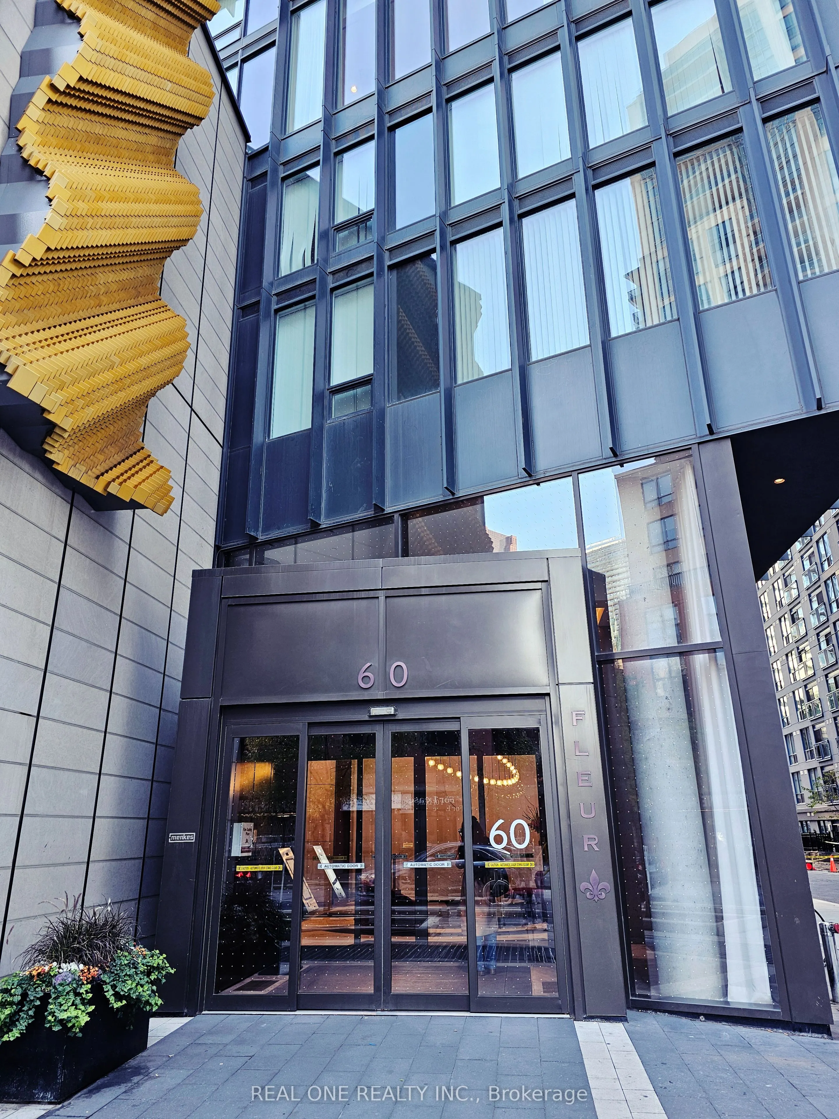 60 Shuter Street, #306