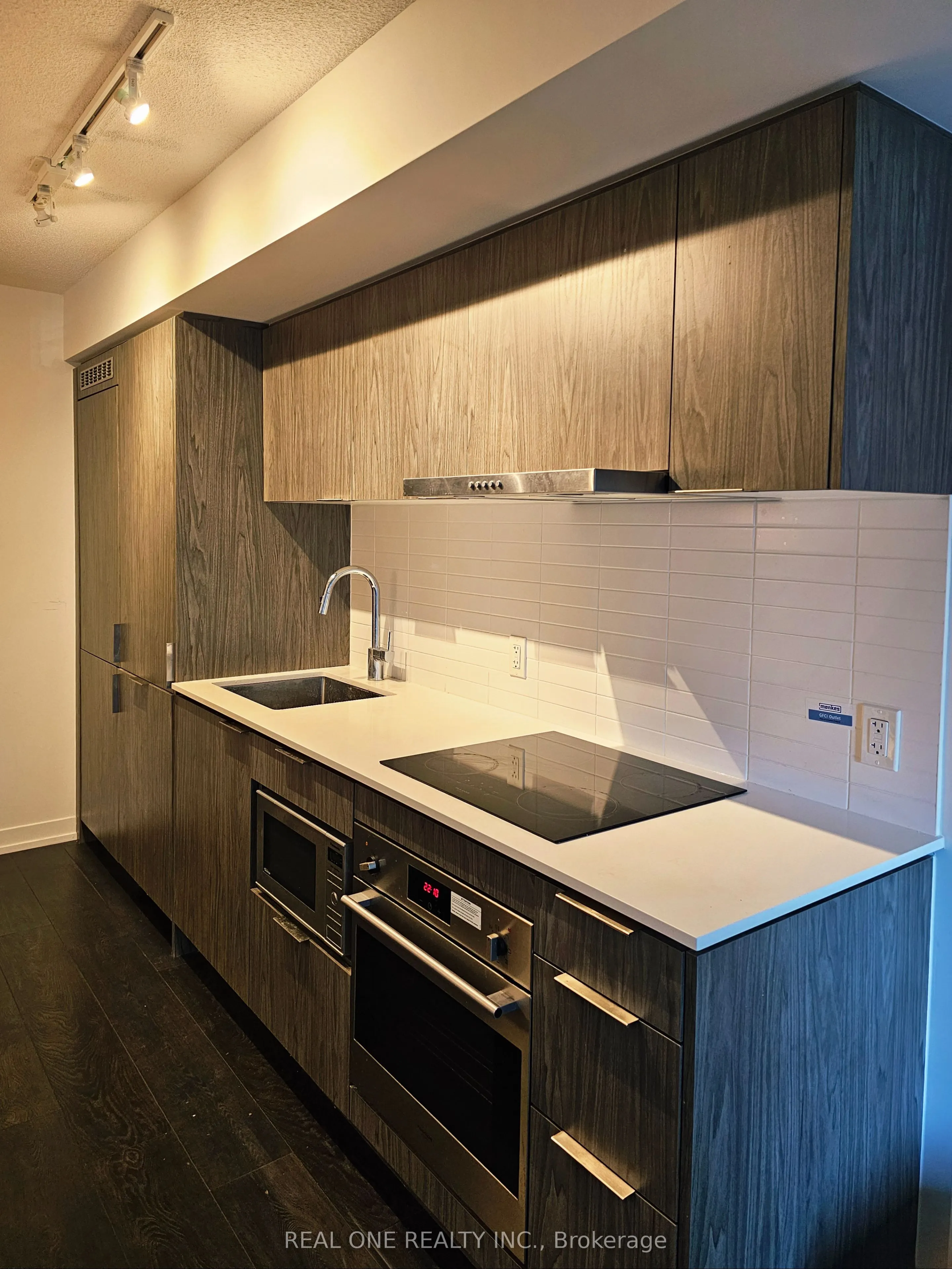 60 Shuter Street, #306