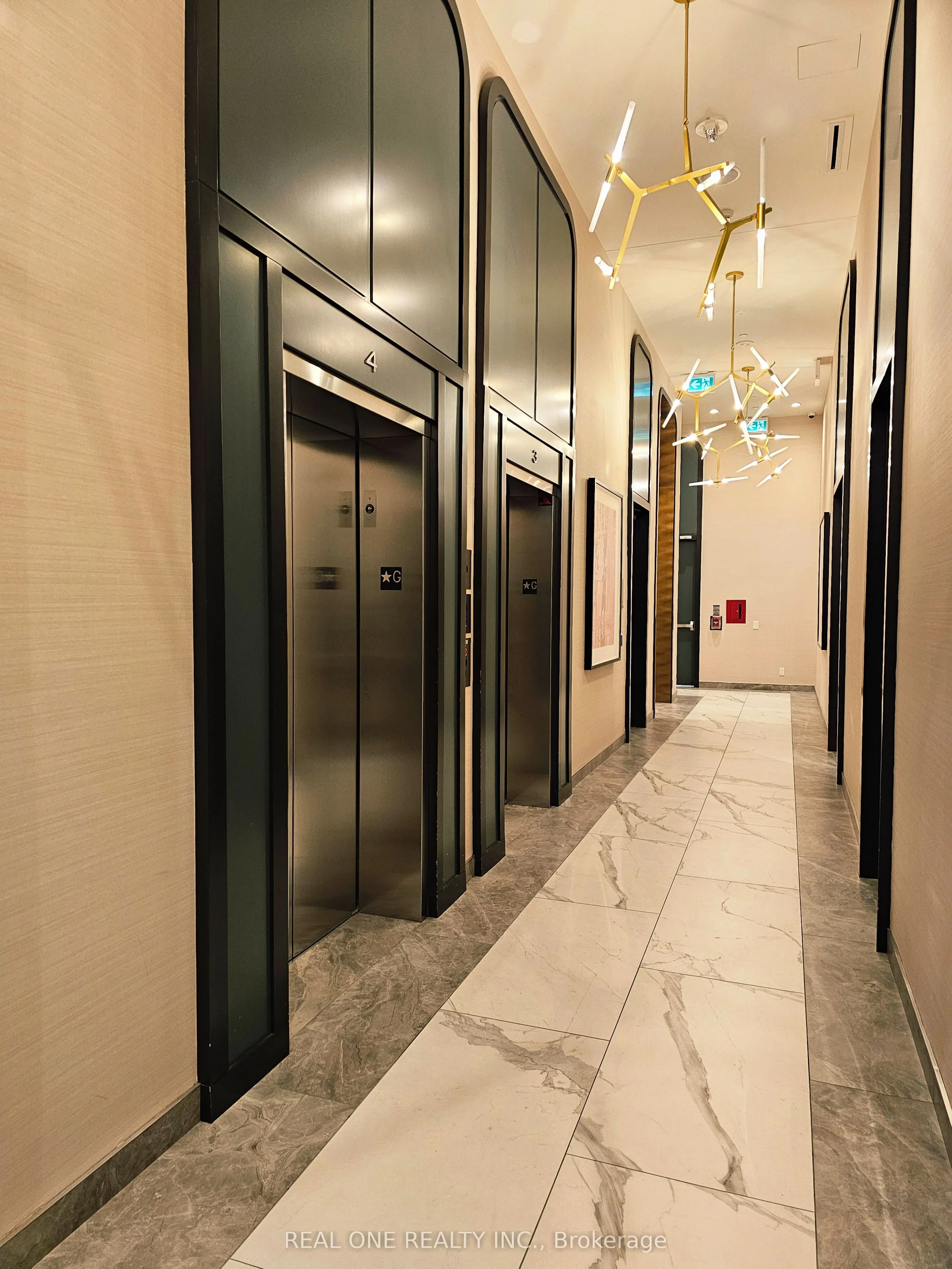 60 Shuter Street, #306