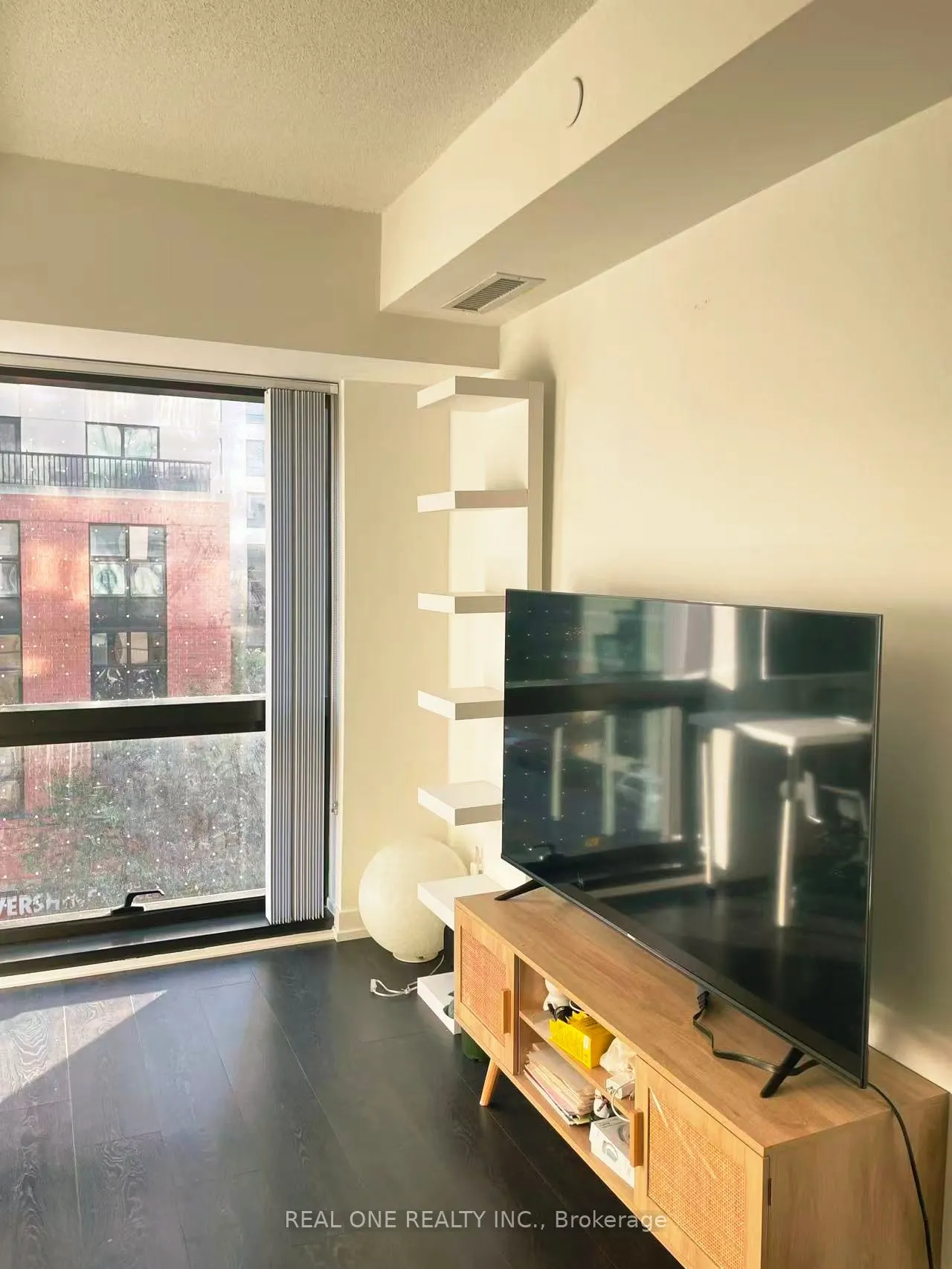 60 Shuter Street, #306