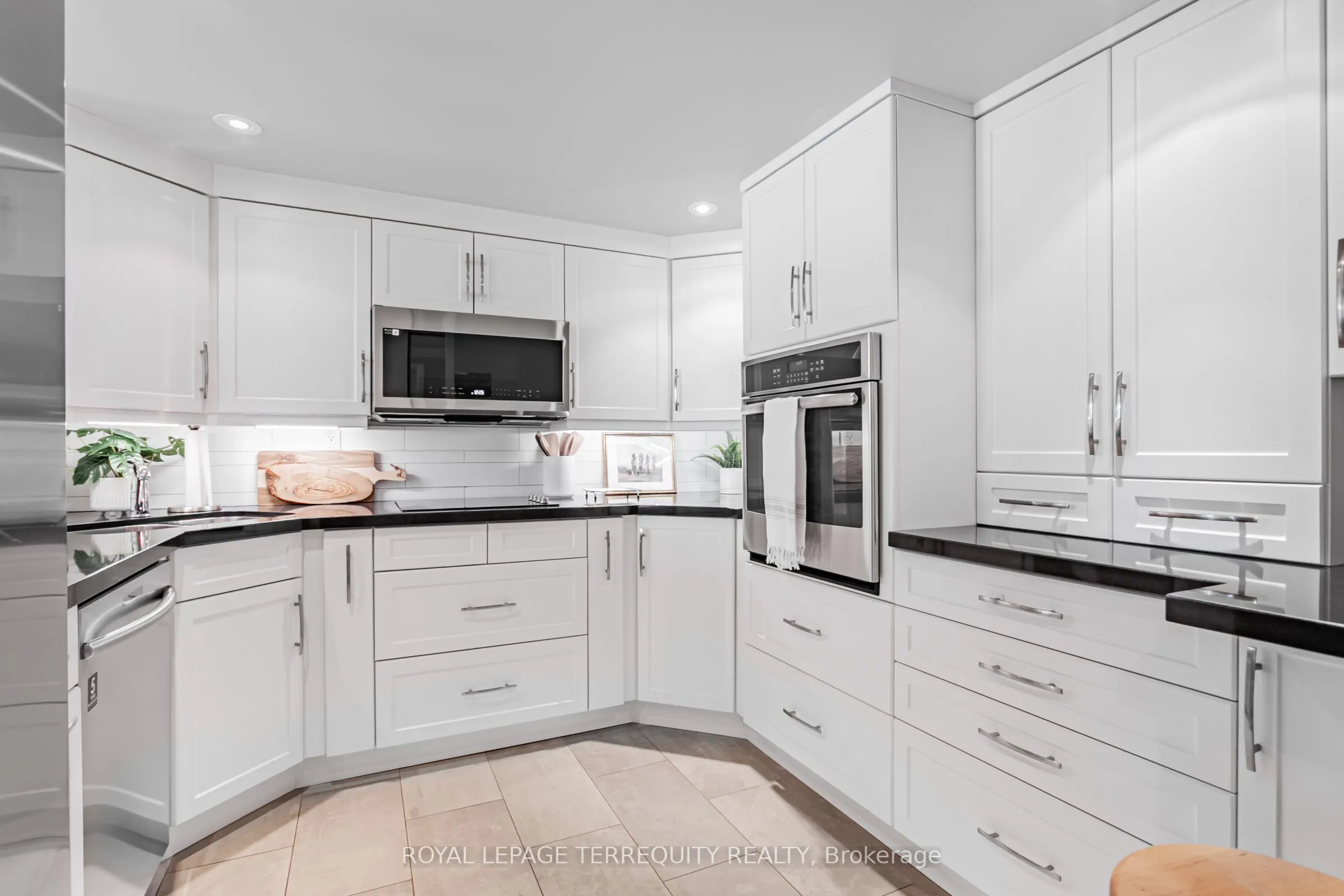 225 Davenport Road, #605