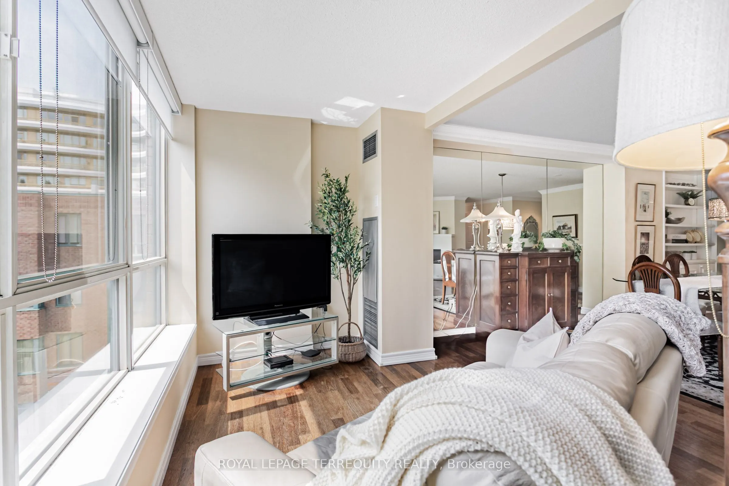 225 Davenport Road, #605