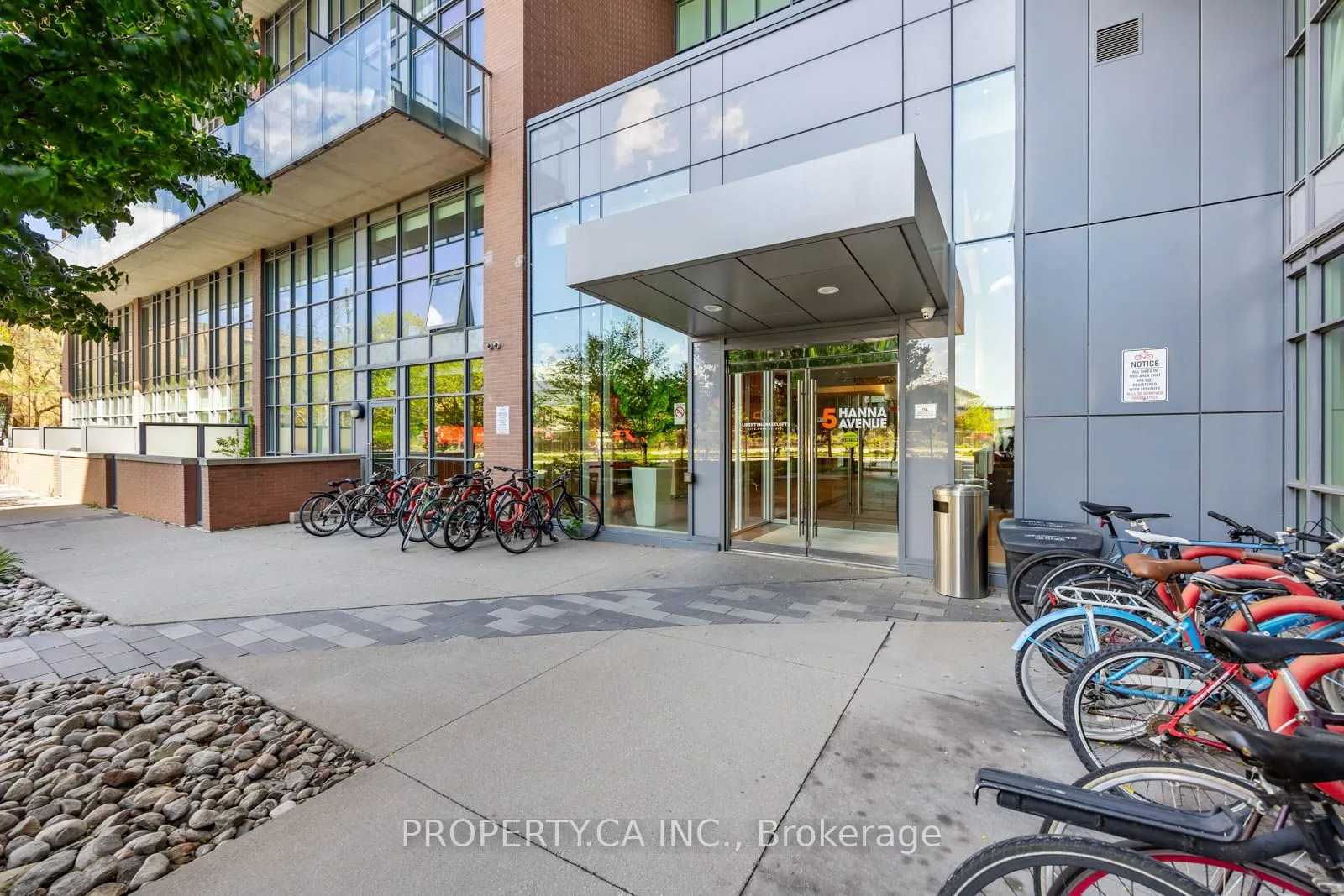 5 Hanna Avenue, #329