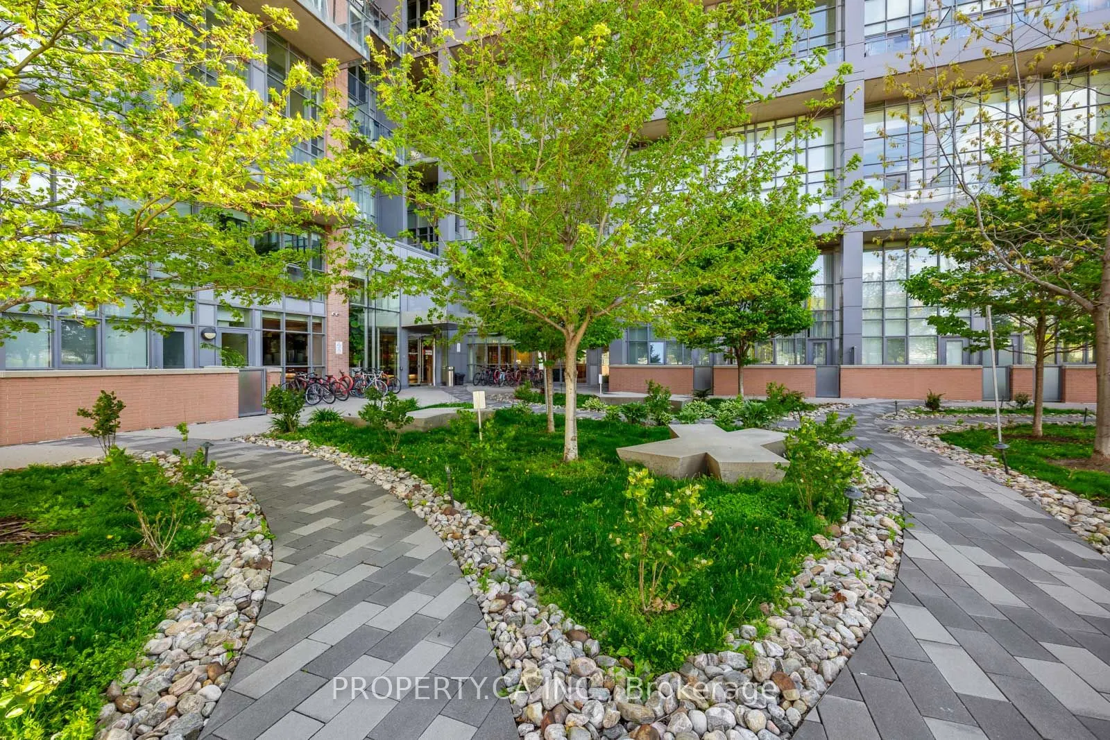 5 Hanna Avenue, #329