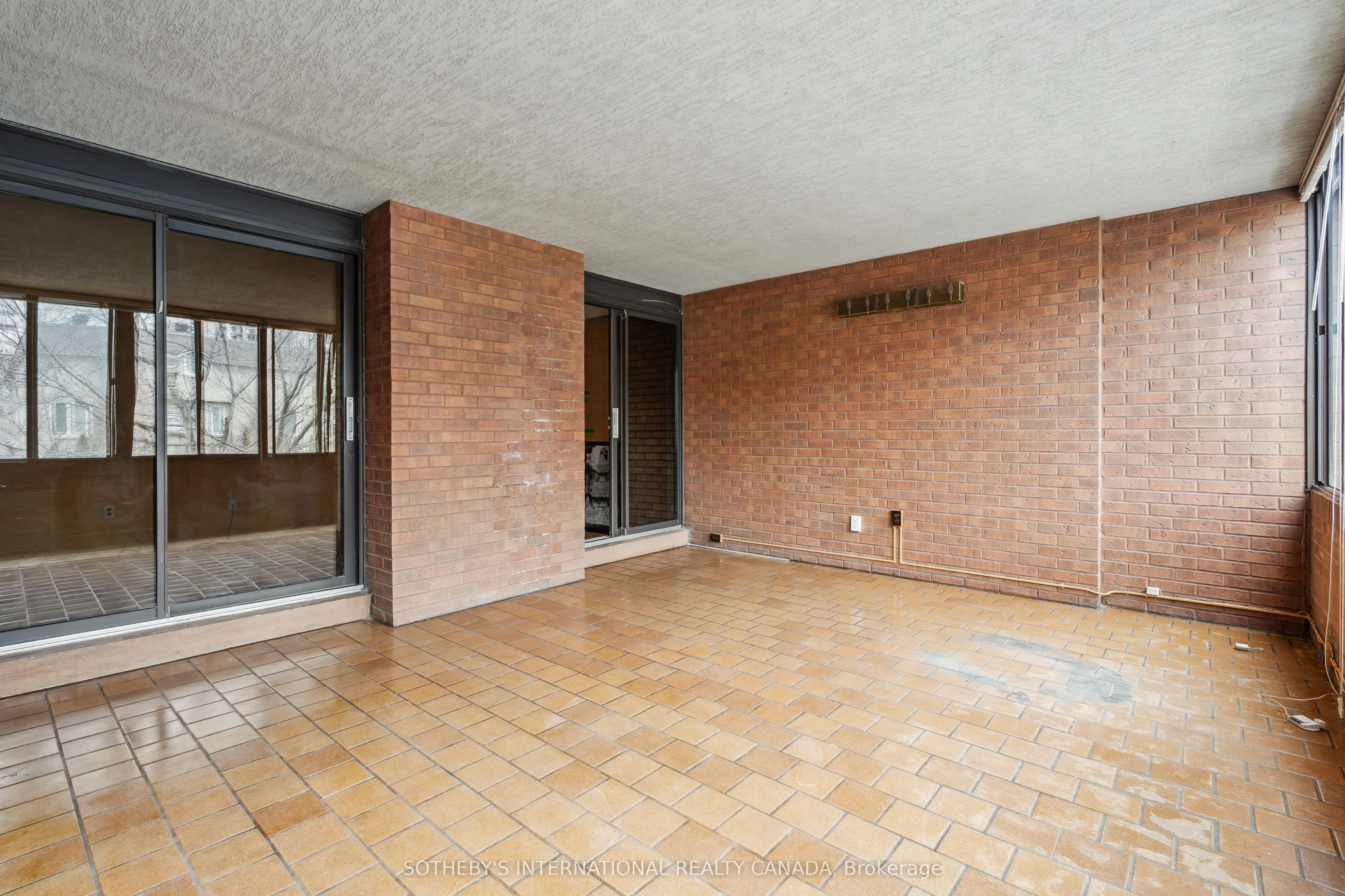 349 St Clair Avenue W, #301