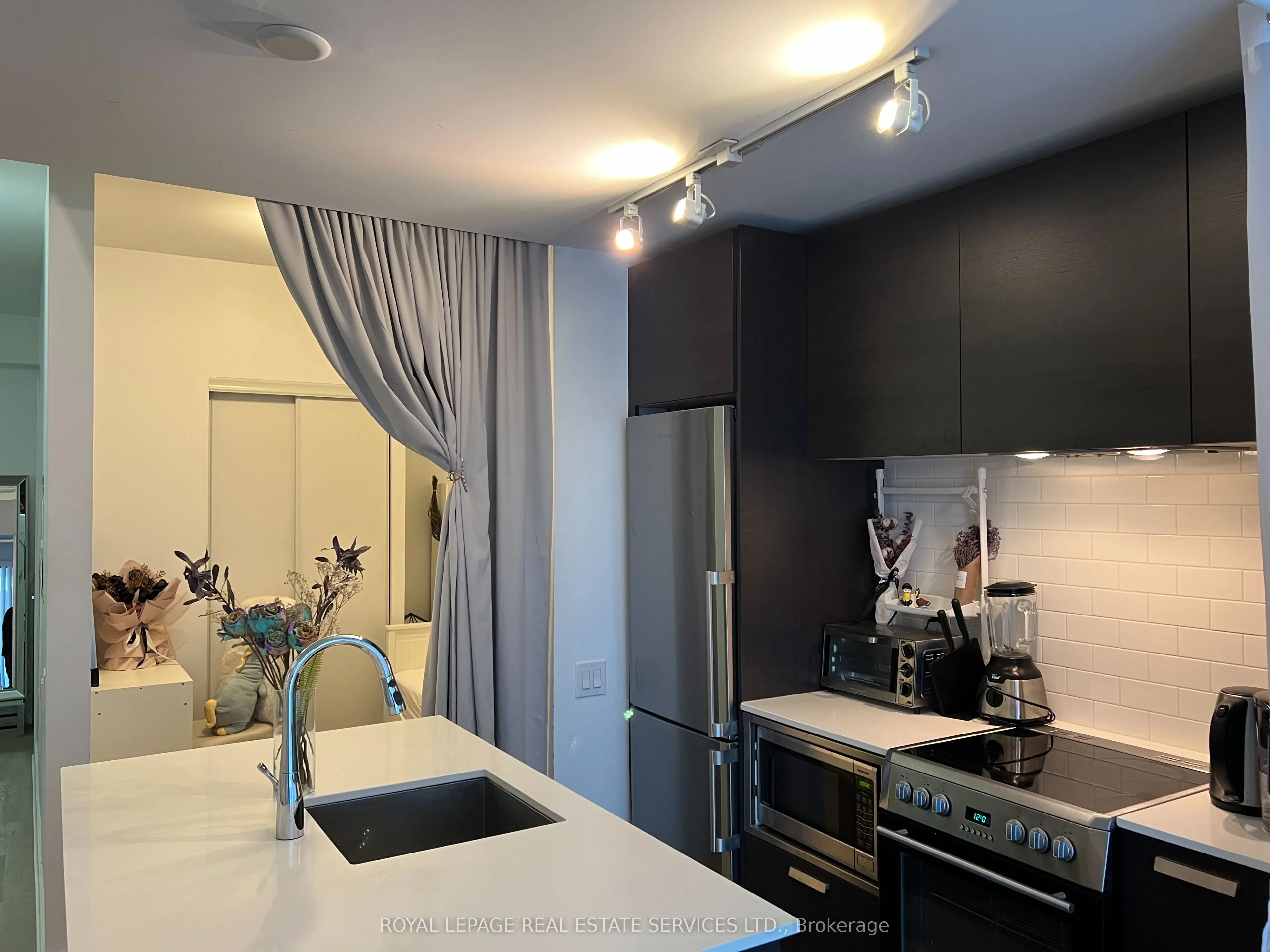 57 St Joseph Street, #806