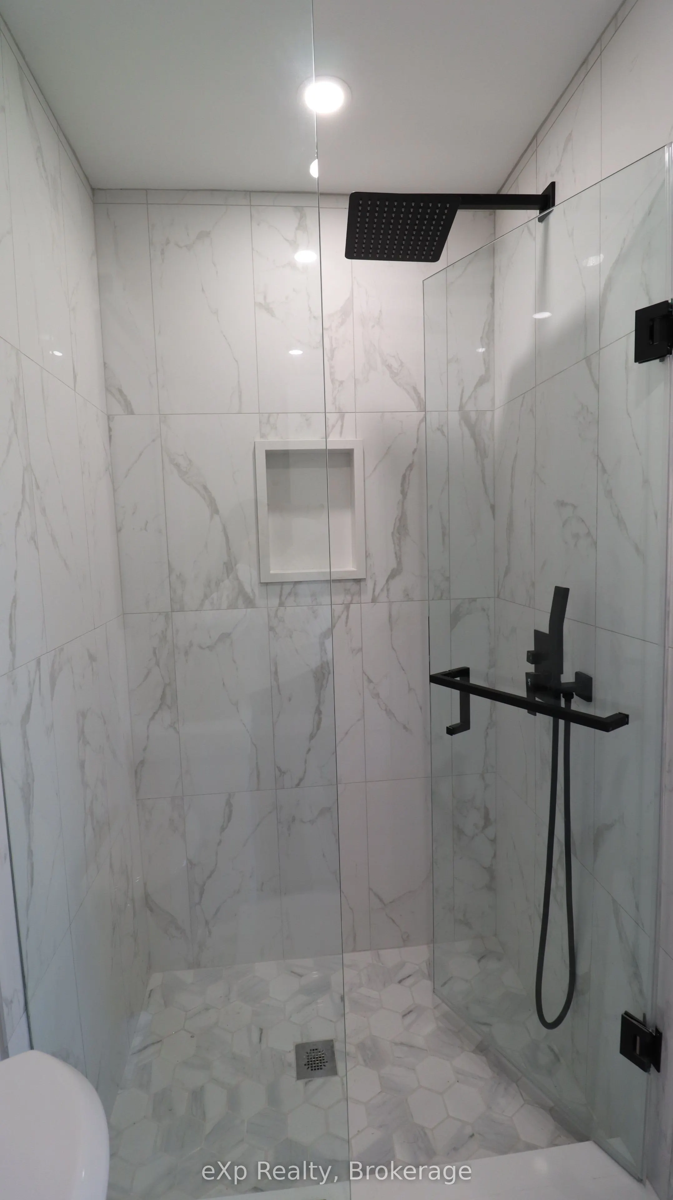 875 Millwood Road, #3B