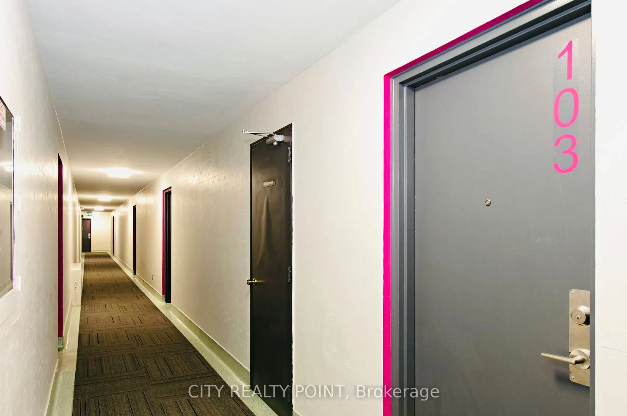 1291 Bayview Avenue N, #102