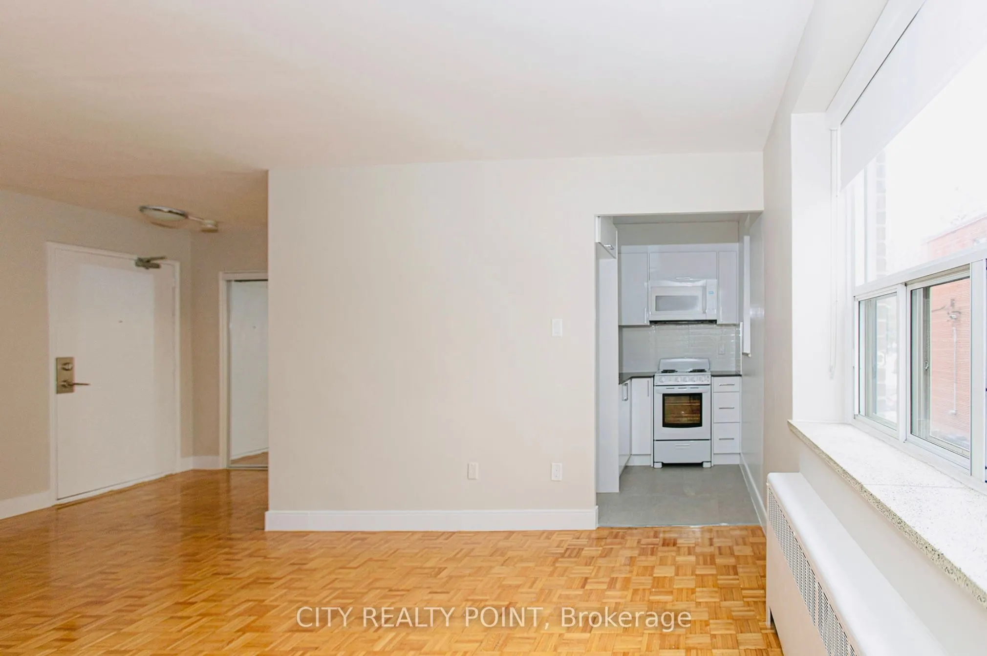 1291 Bayview Avenue N, #102