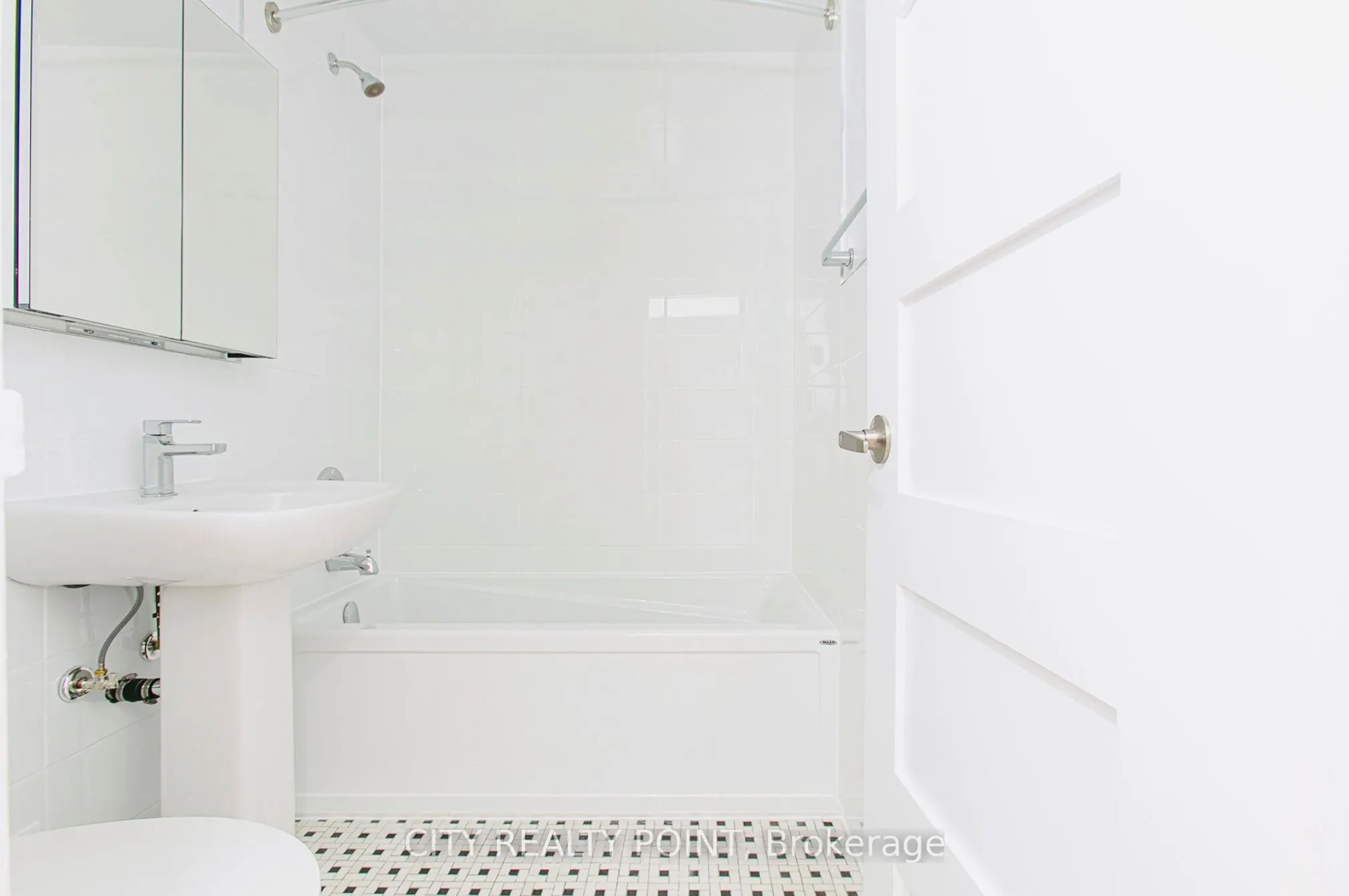 1291 Bayview Avenue N, #102