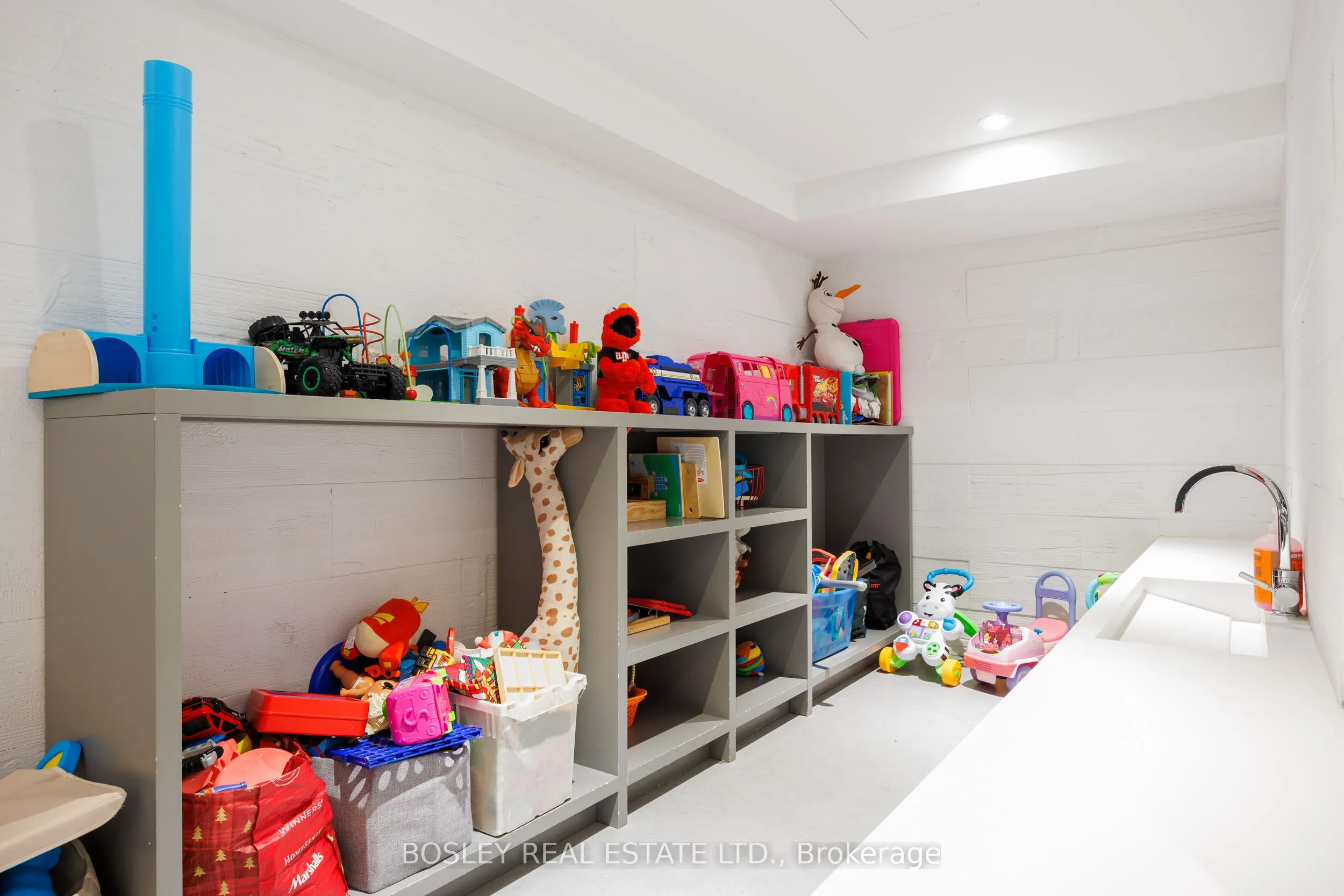 8 Hillsdale Avenue E, #932