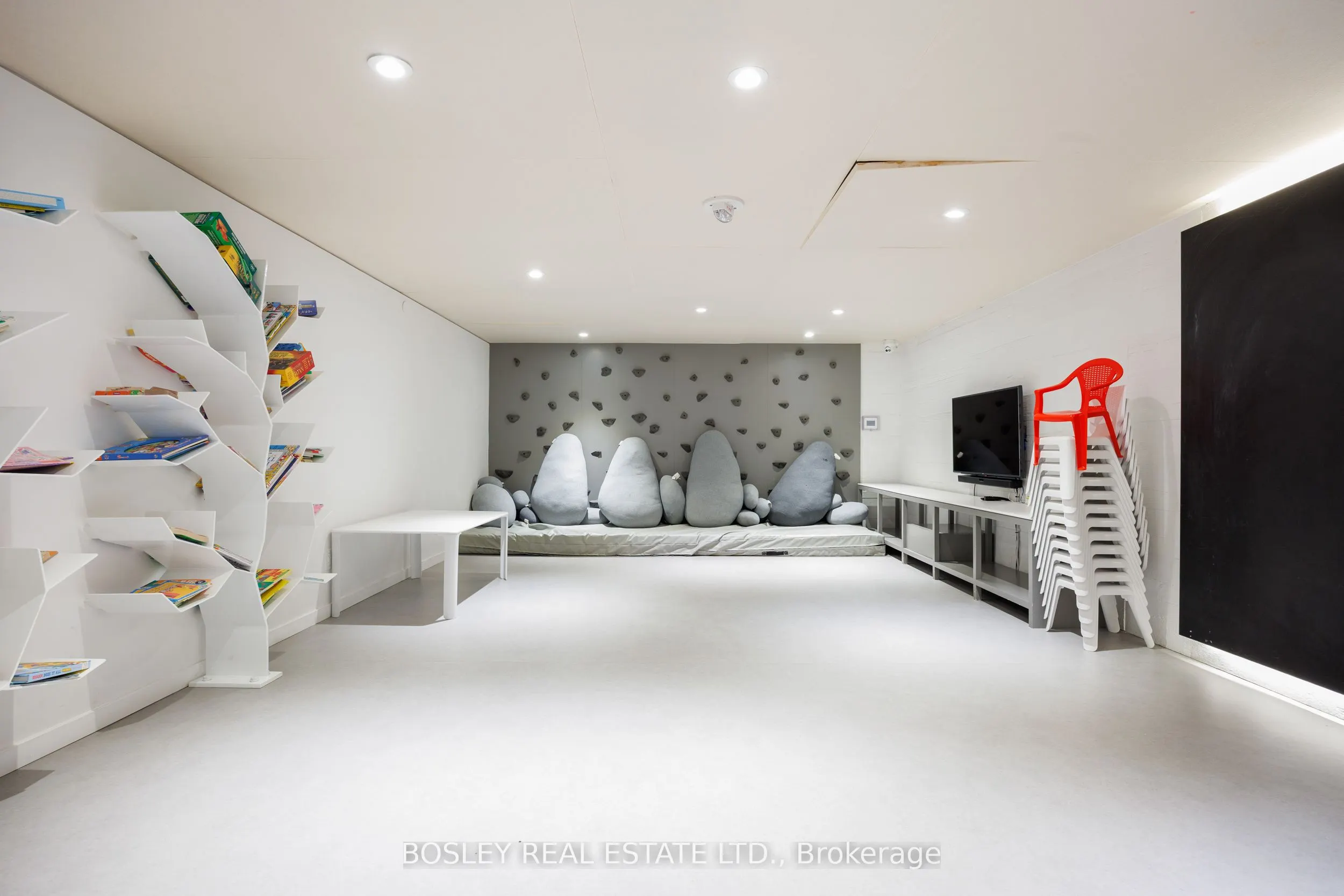 8 Hillsdale Avenue E, #932