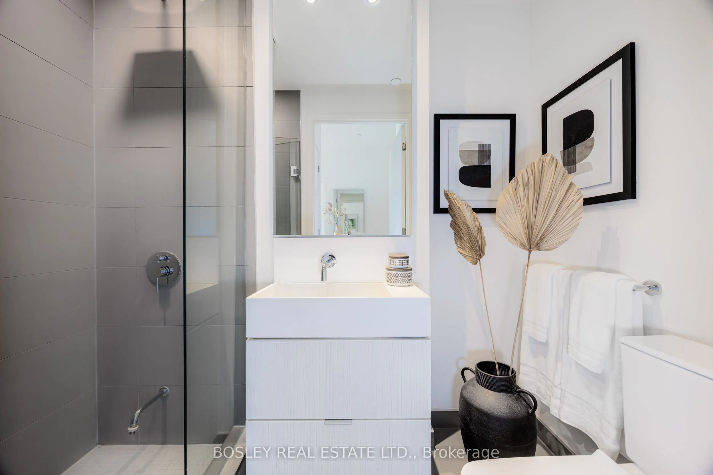 8 Hillsdale Avenue E, #932