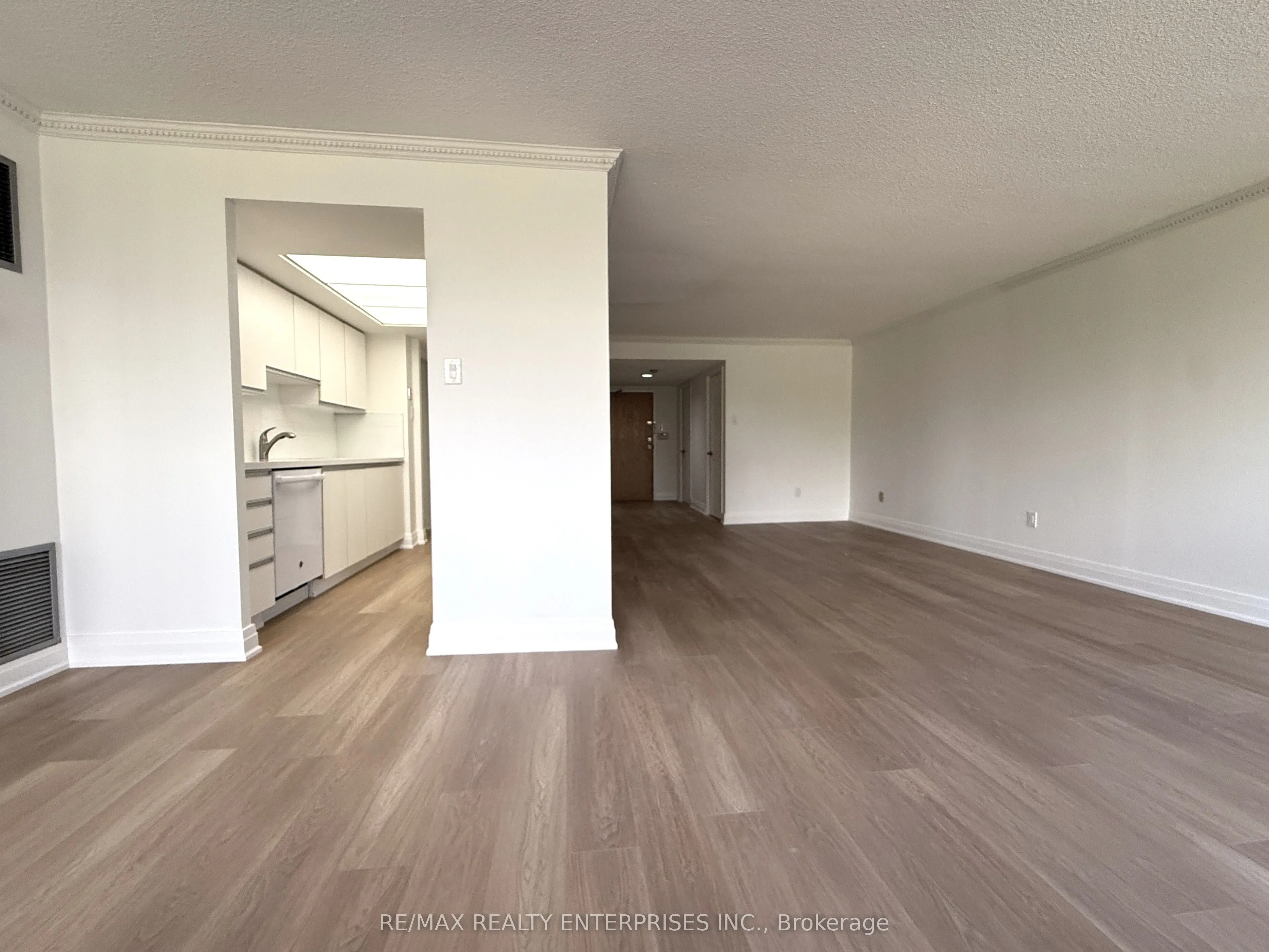 5 Kenneth Avenue, #201