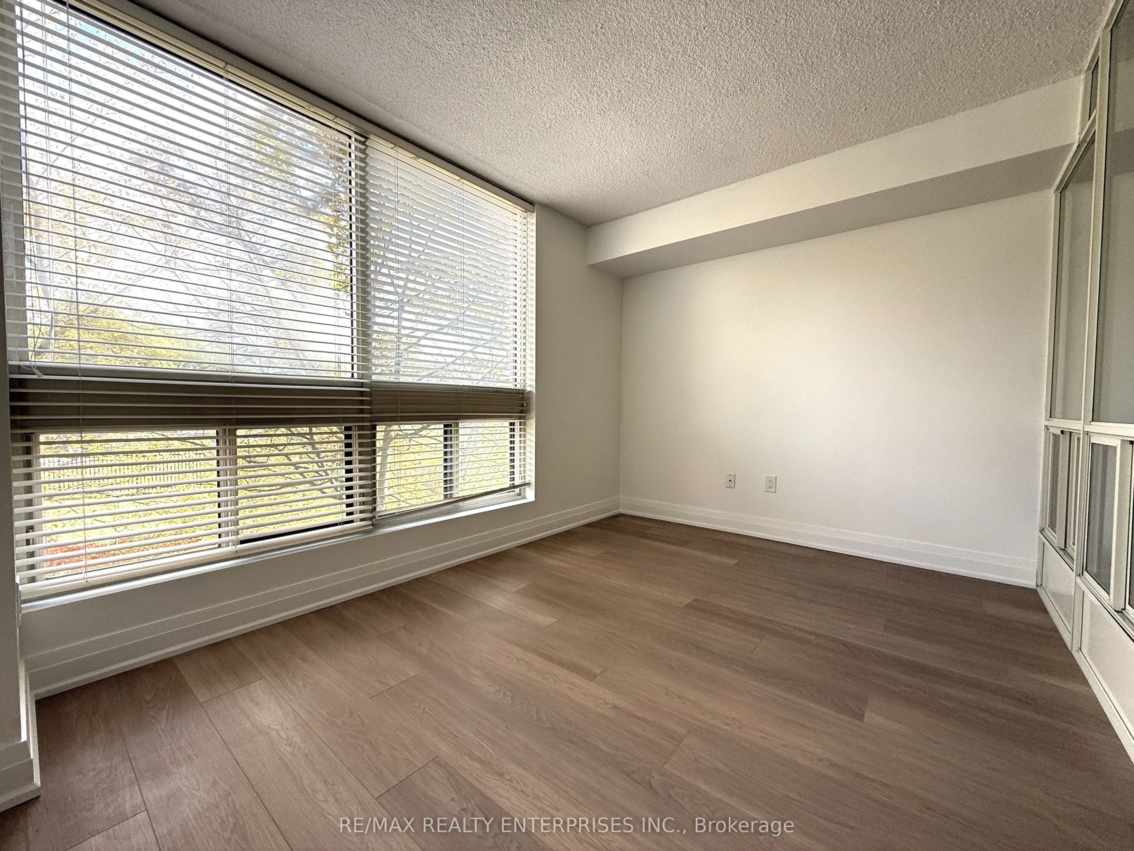 5 Kenneth Avenue, #201