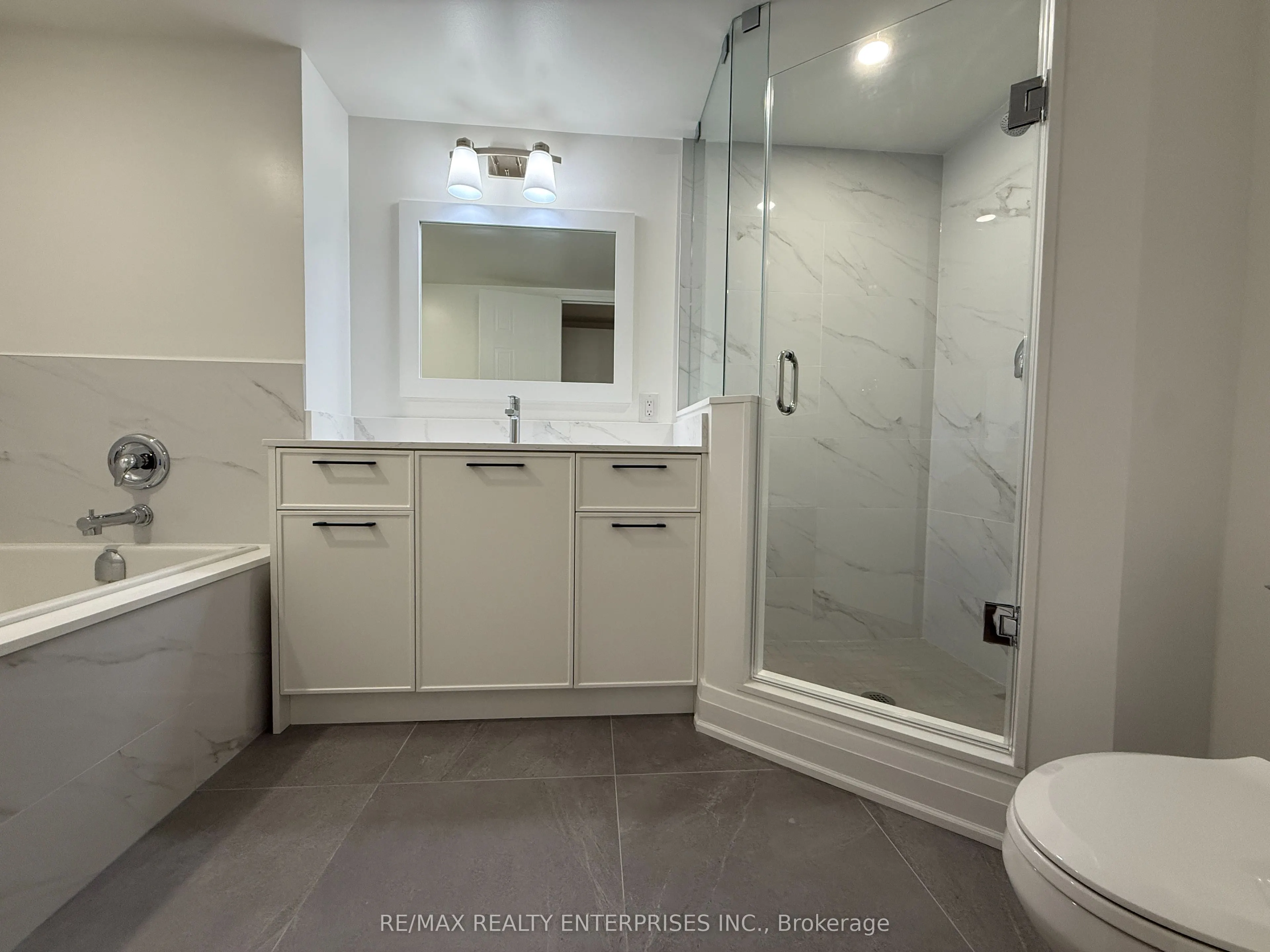 5 Kenneth Avenue, #201