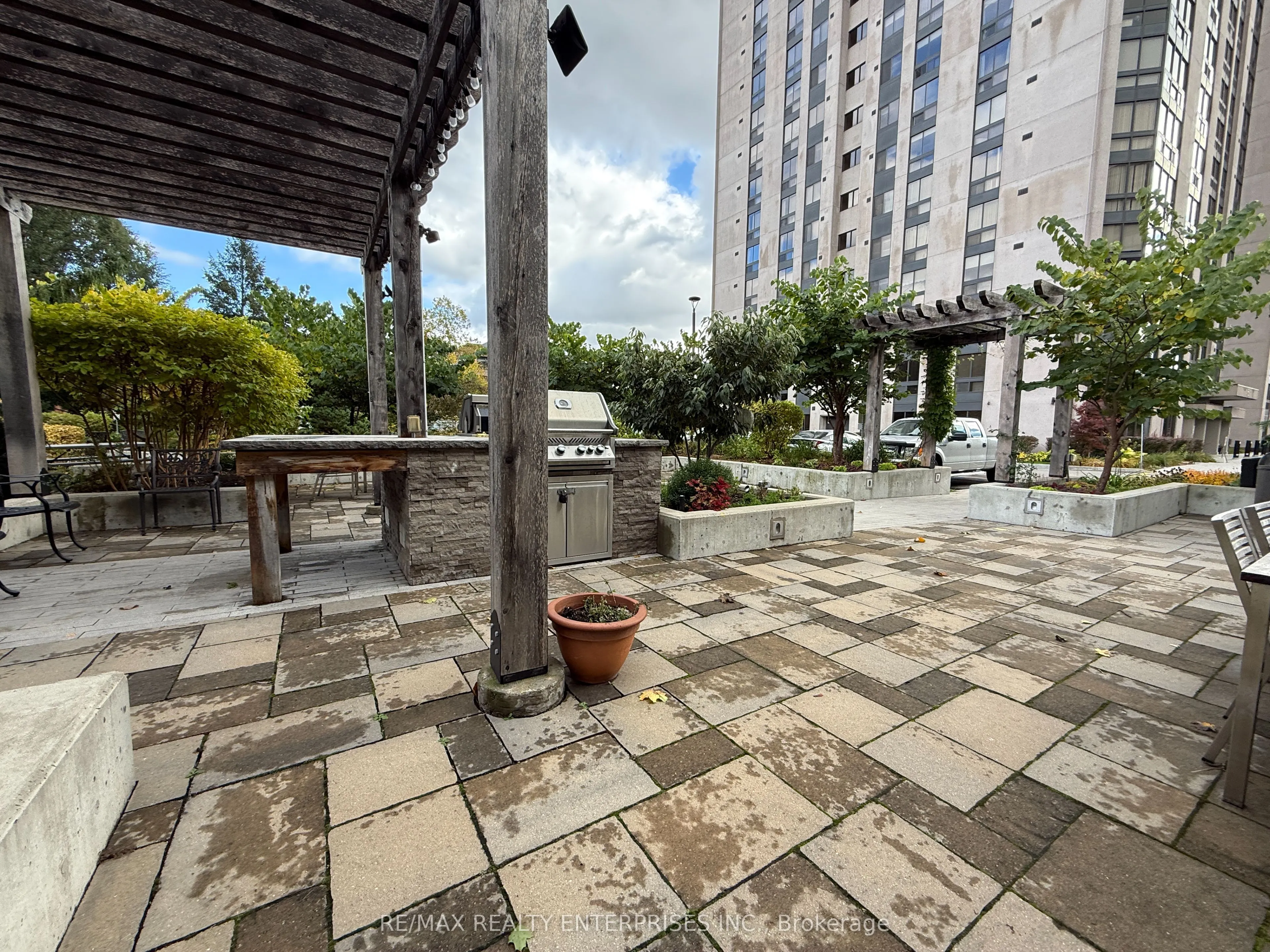 5 Kenneth Avenue, #201