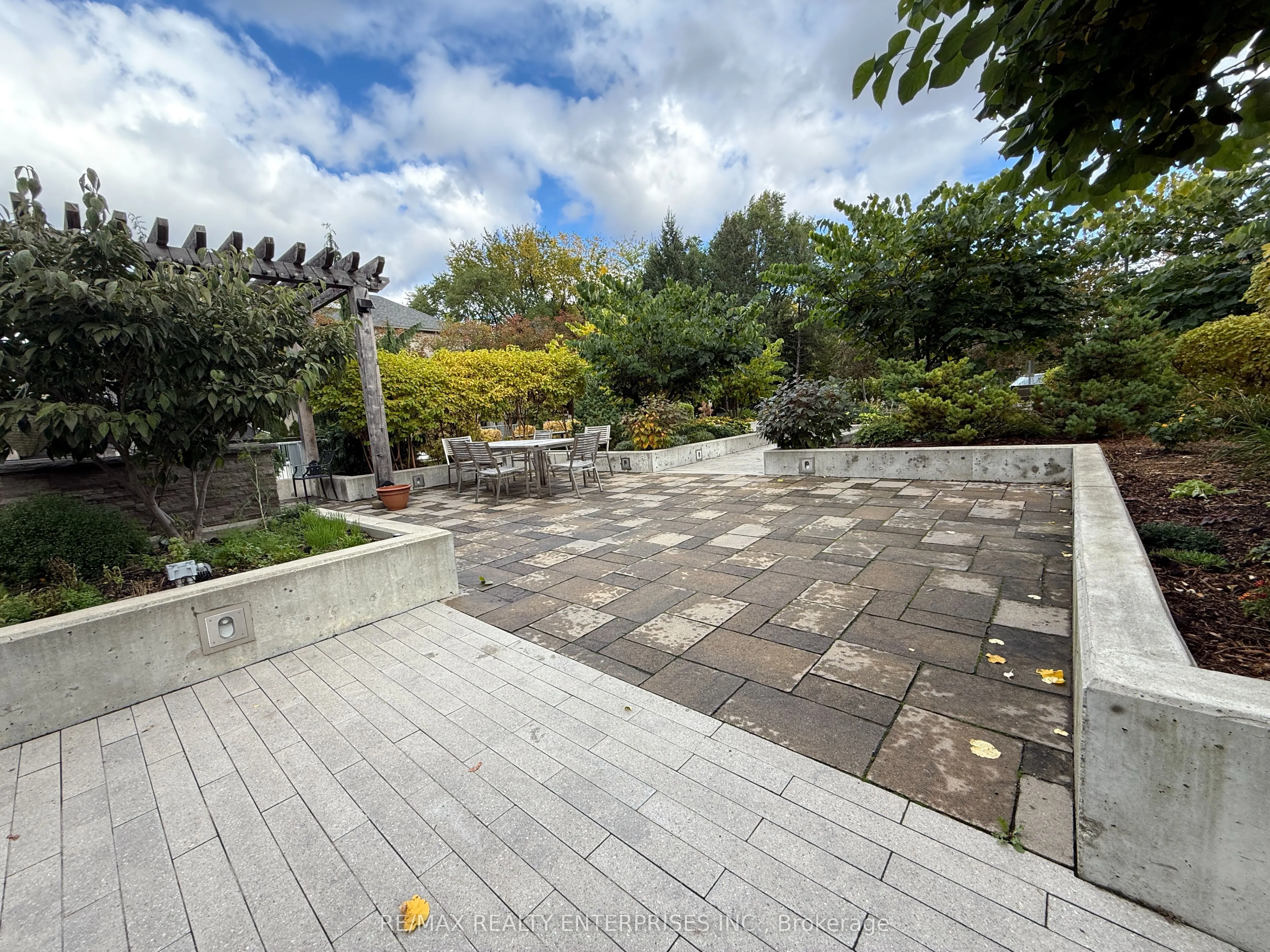 5 Kenneth Avenue, #201