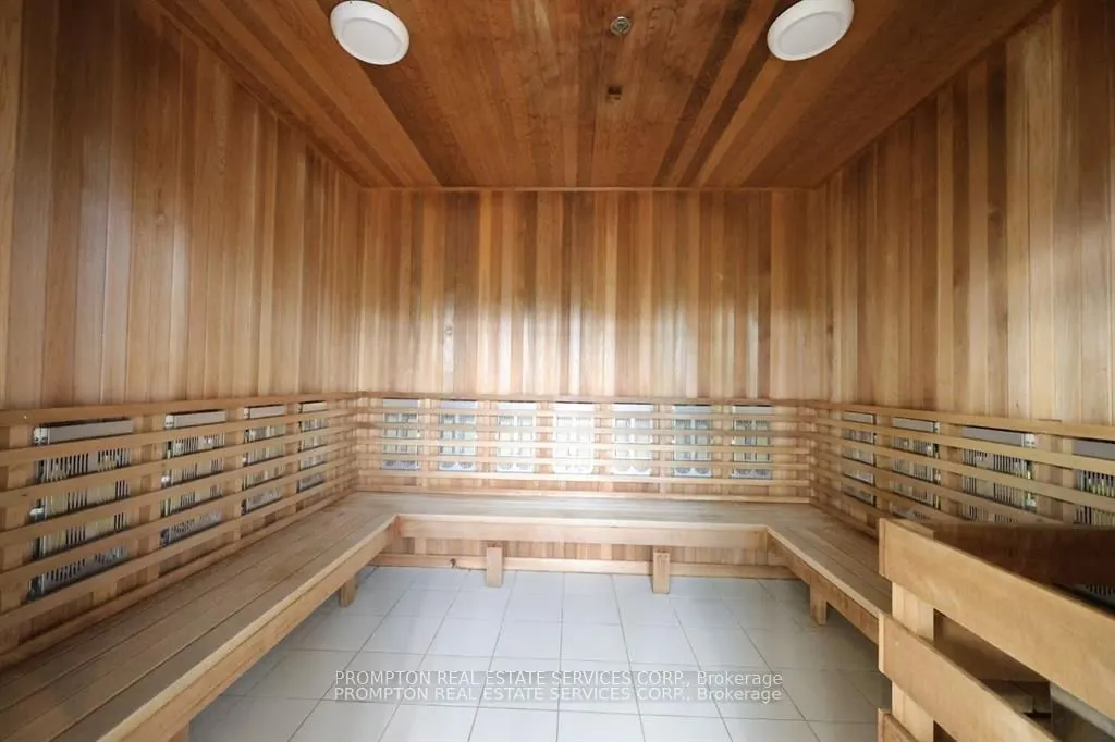 95 McMahon Drive, #2009