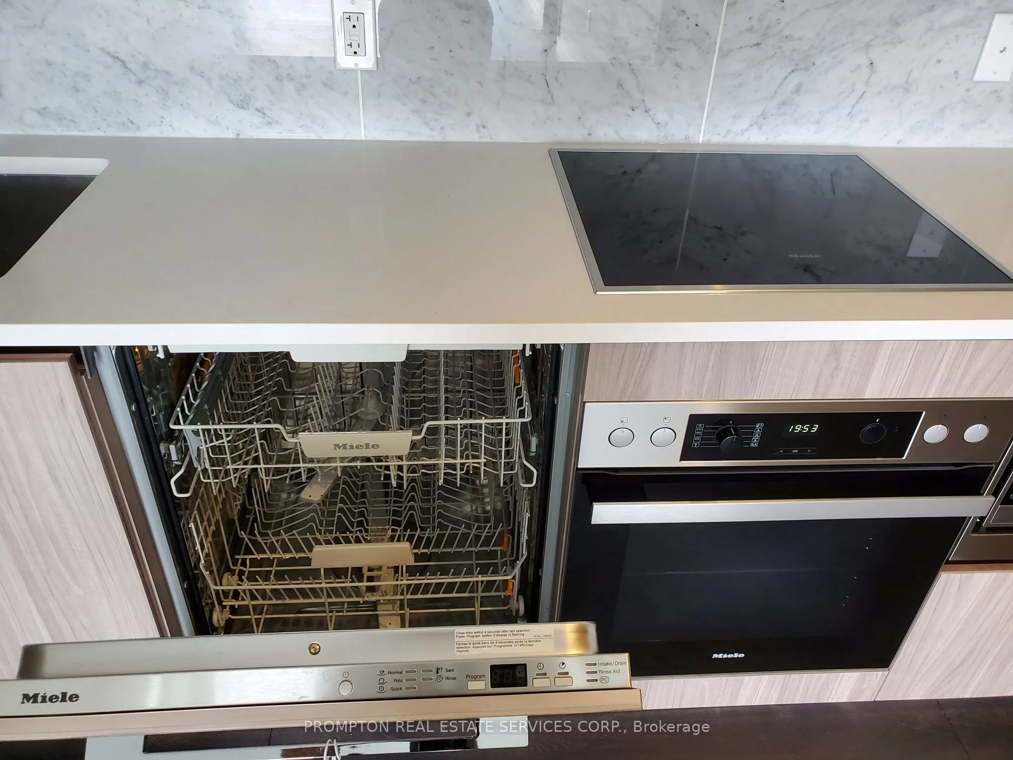 95 McMahon Drive, #2009