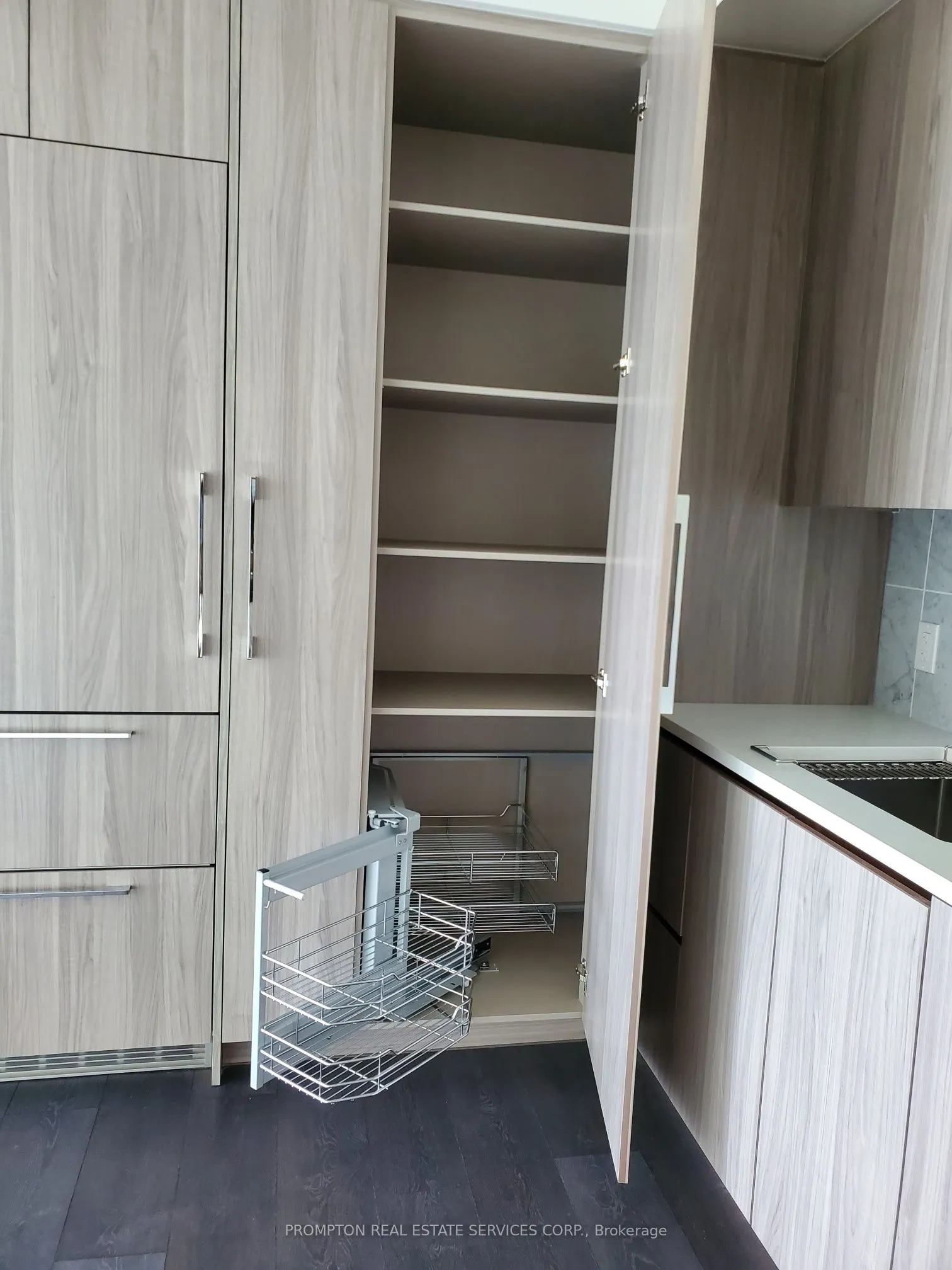 95 McMahon Drive, #2009