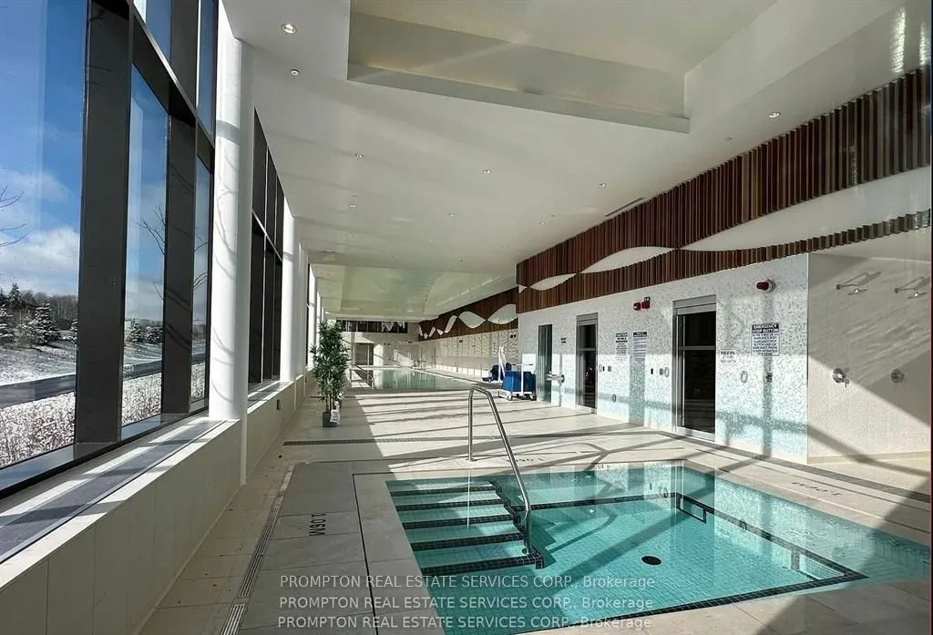 95 McMahon Drive, #2009