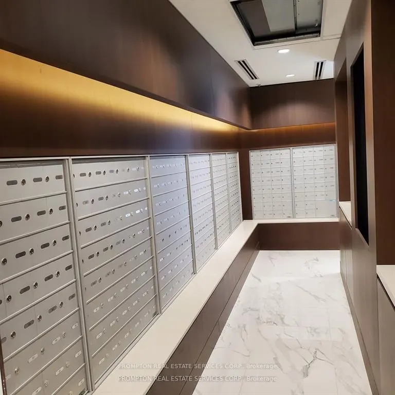 95 McMahon Drive, #2009