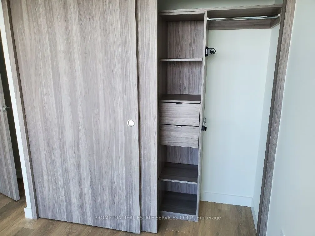 95 McMahon Drive, #2009