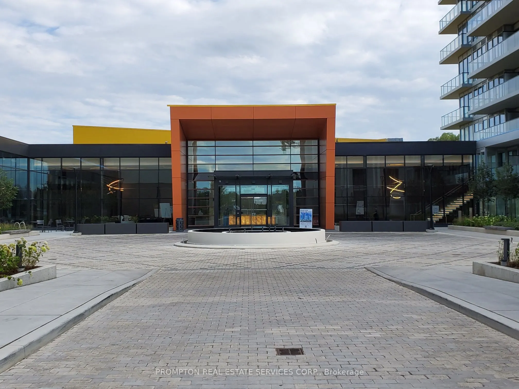 95 McMahon Drive, #2009