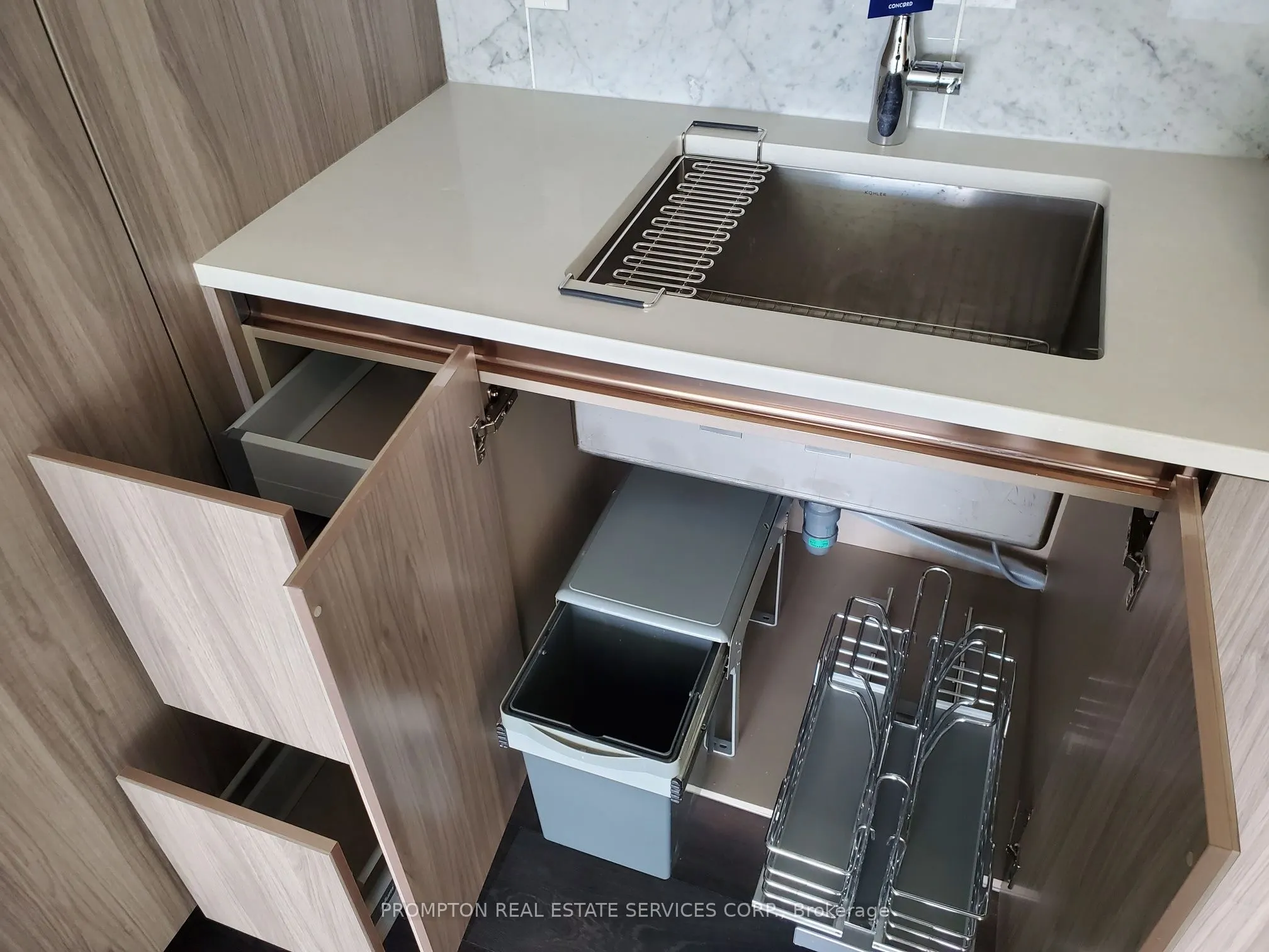 95 McMahon Drive, #2009