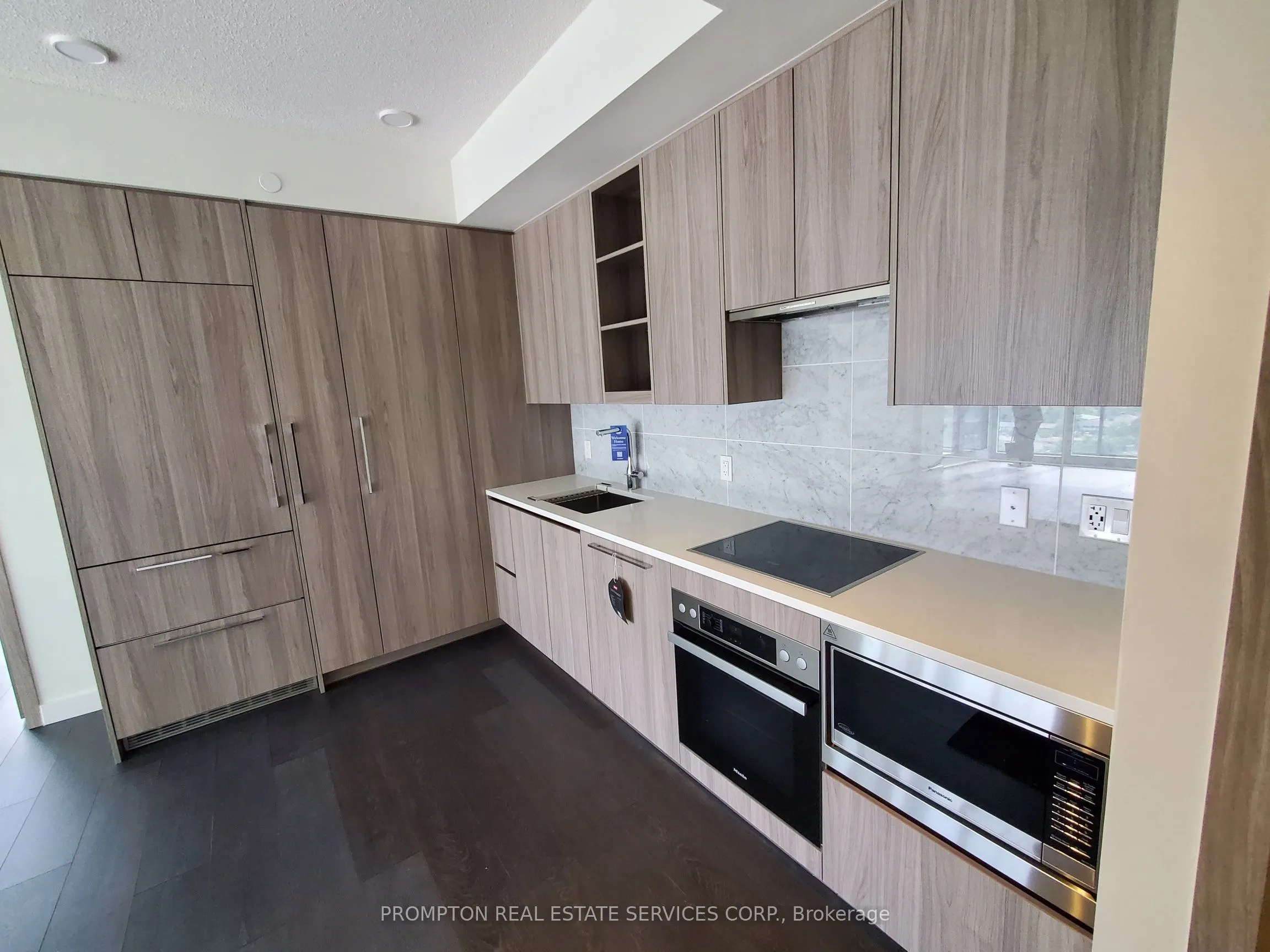 95 McMahon Drive, #2009