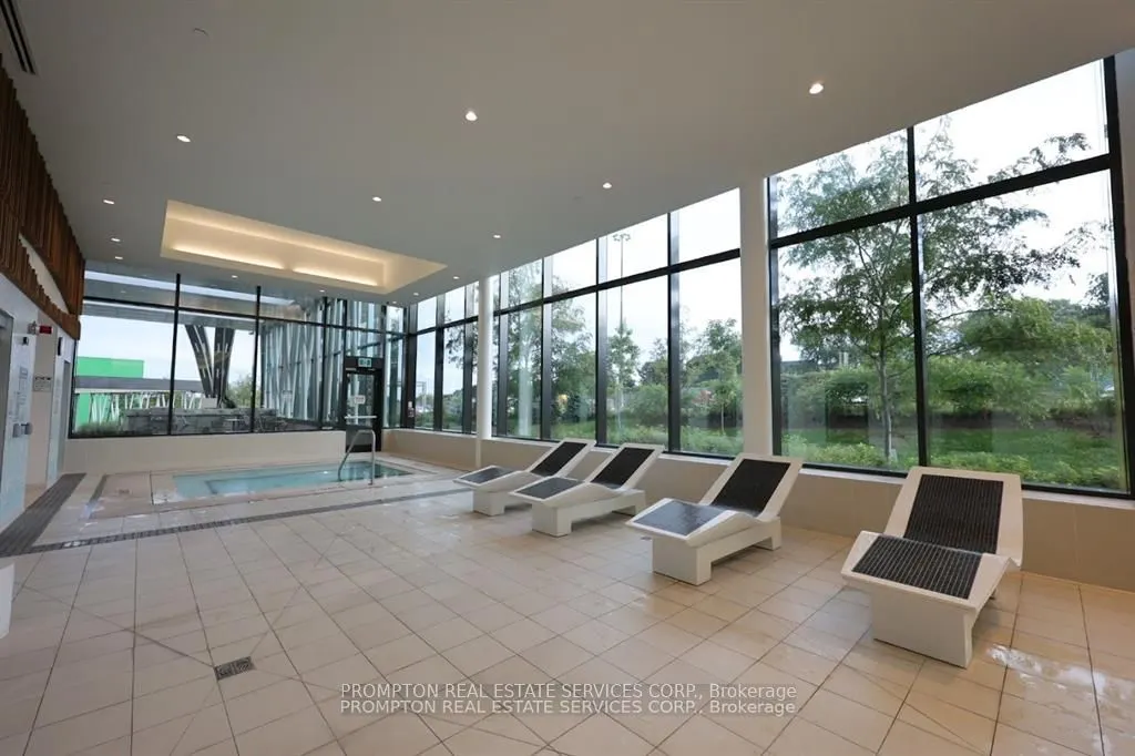 95 McMahon Drive, #2009