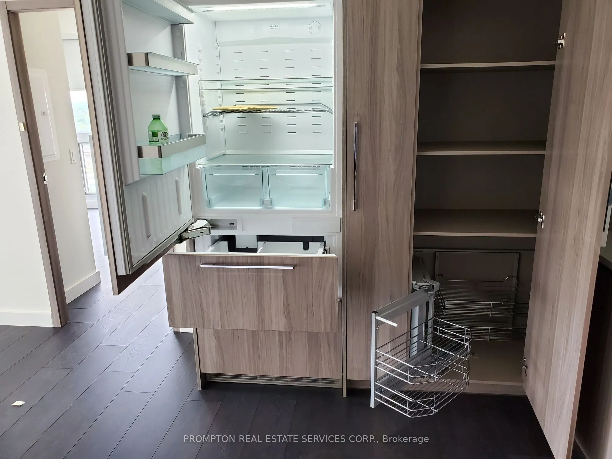 95 McMahon Drive, #2009