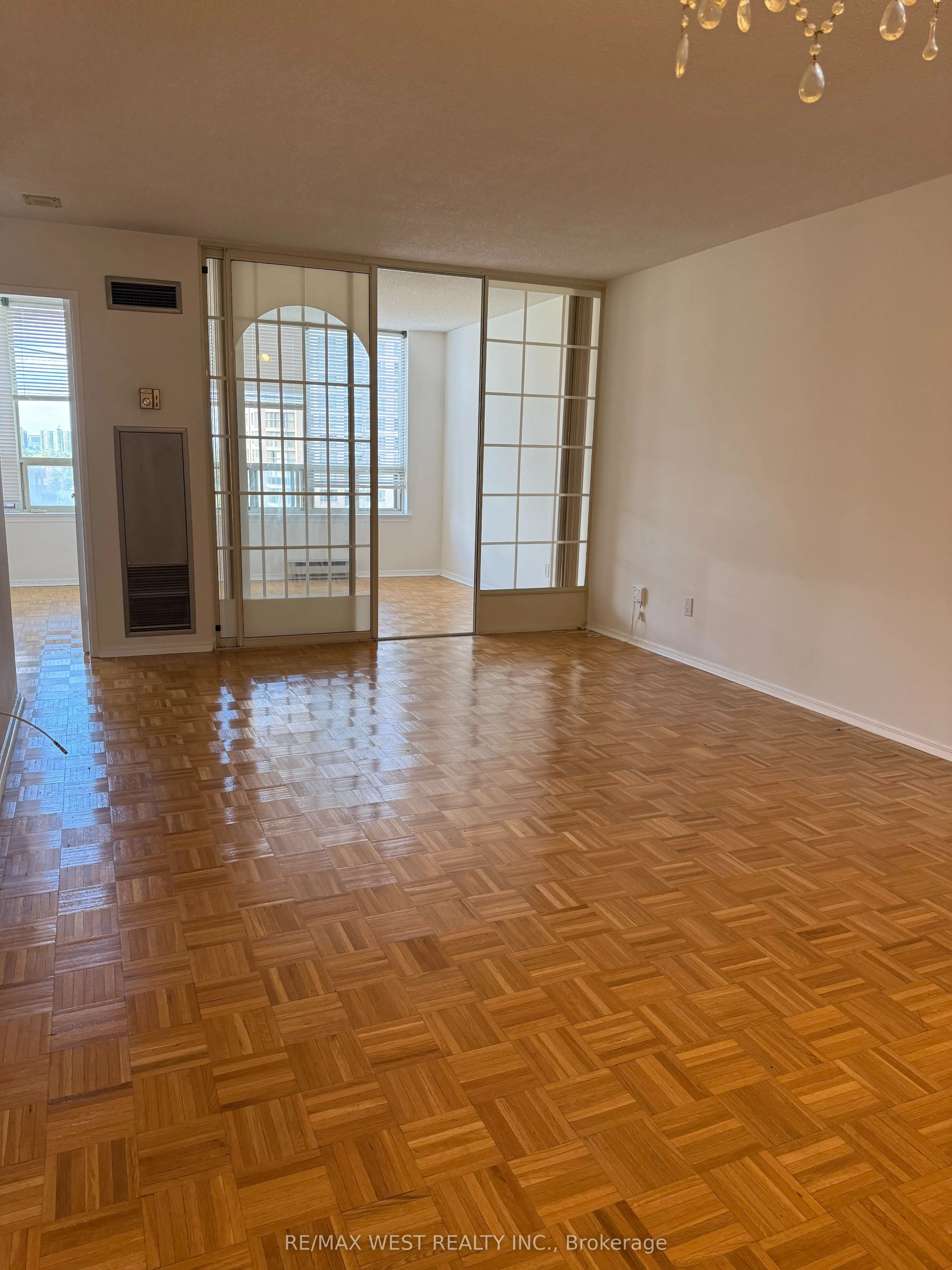 30 Greenfield Avenue, #1412