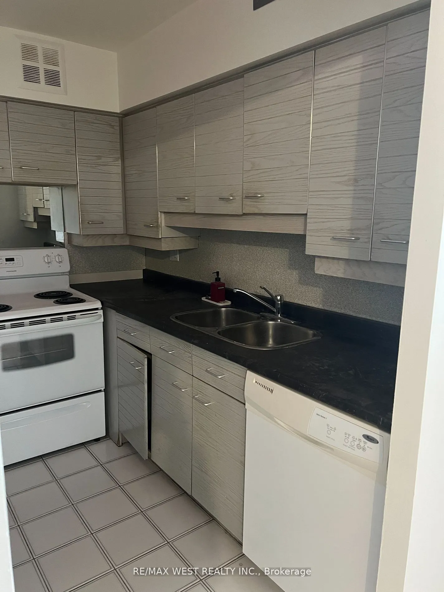 30 Greenfield Avenue, #1412