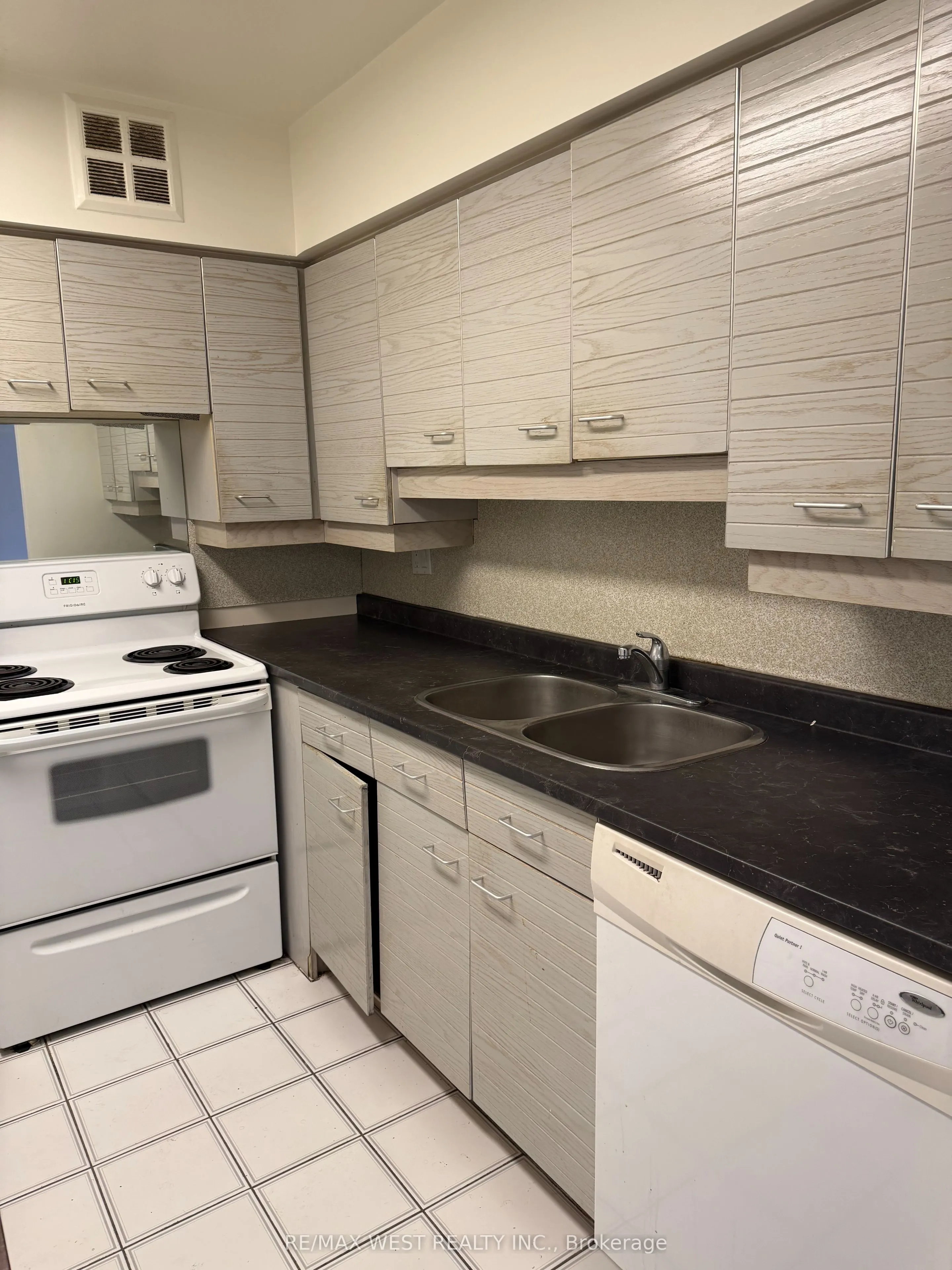 30 Greenfield Avenue, #1412