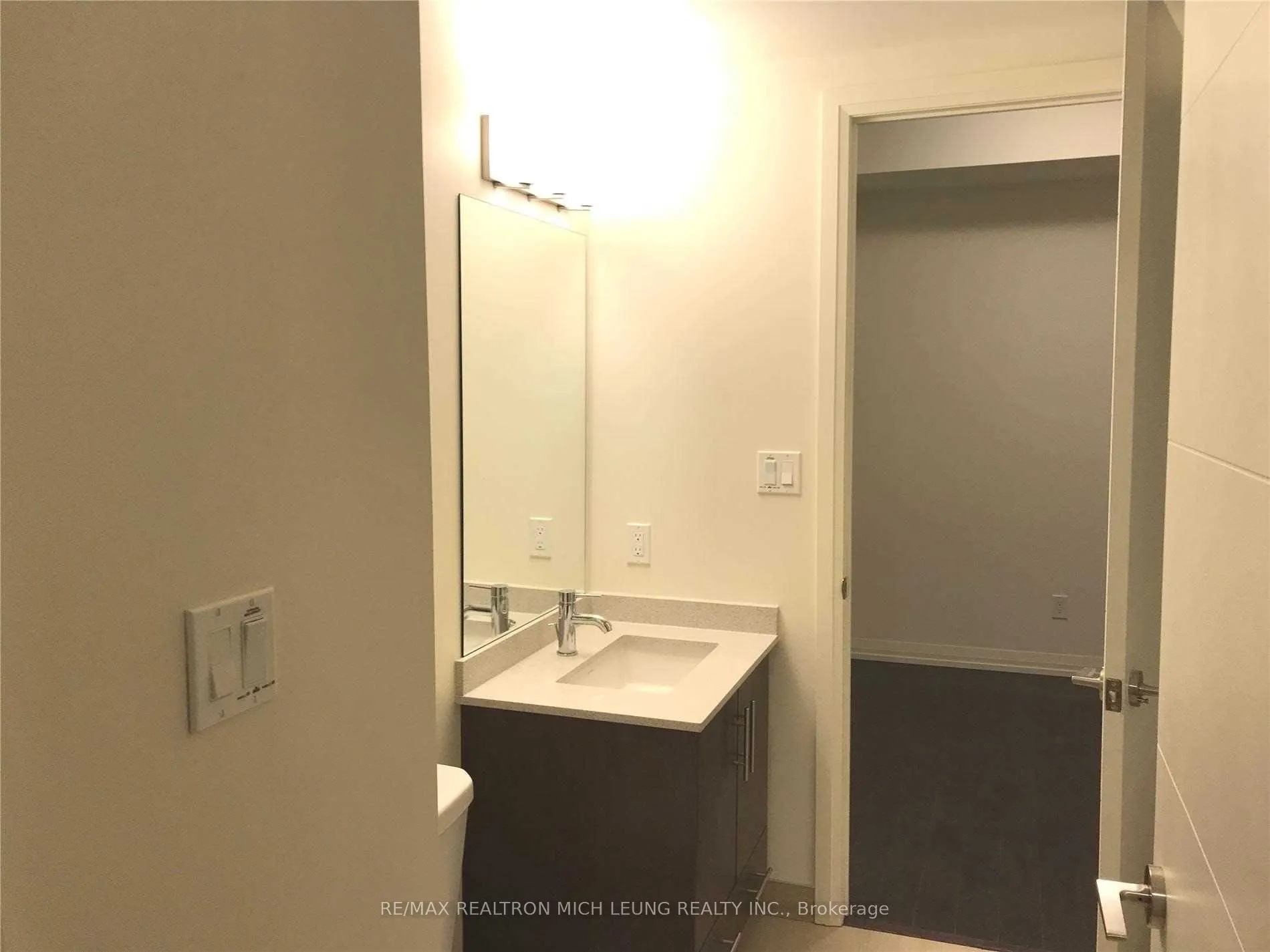 460 Adelaide Street E, #1826