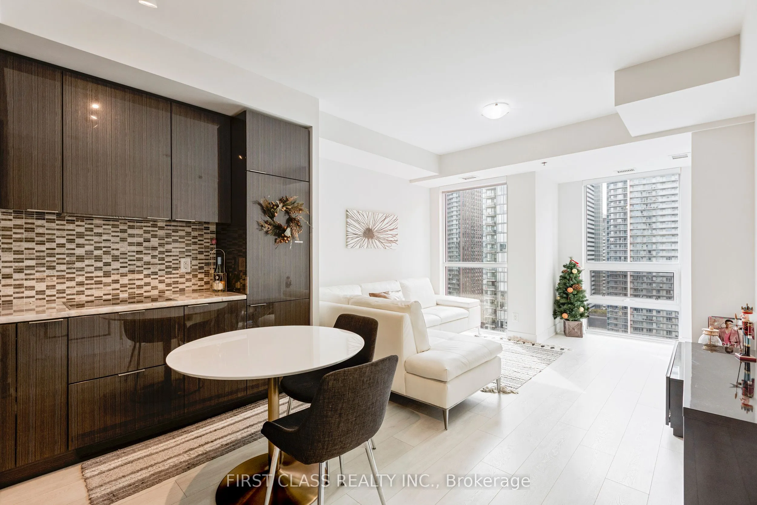 318 Richmond Street, #2408