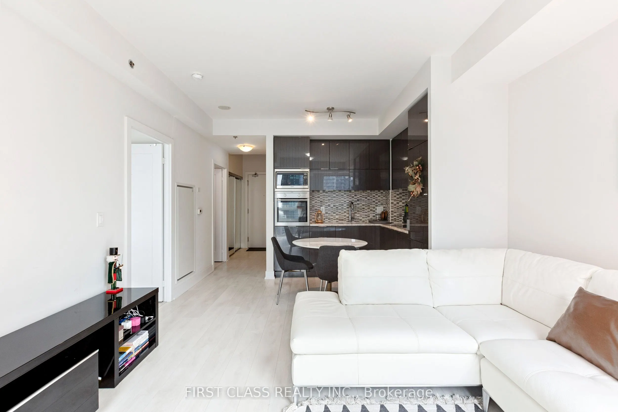 318 Richmond Street, #2408