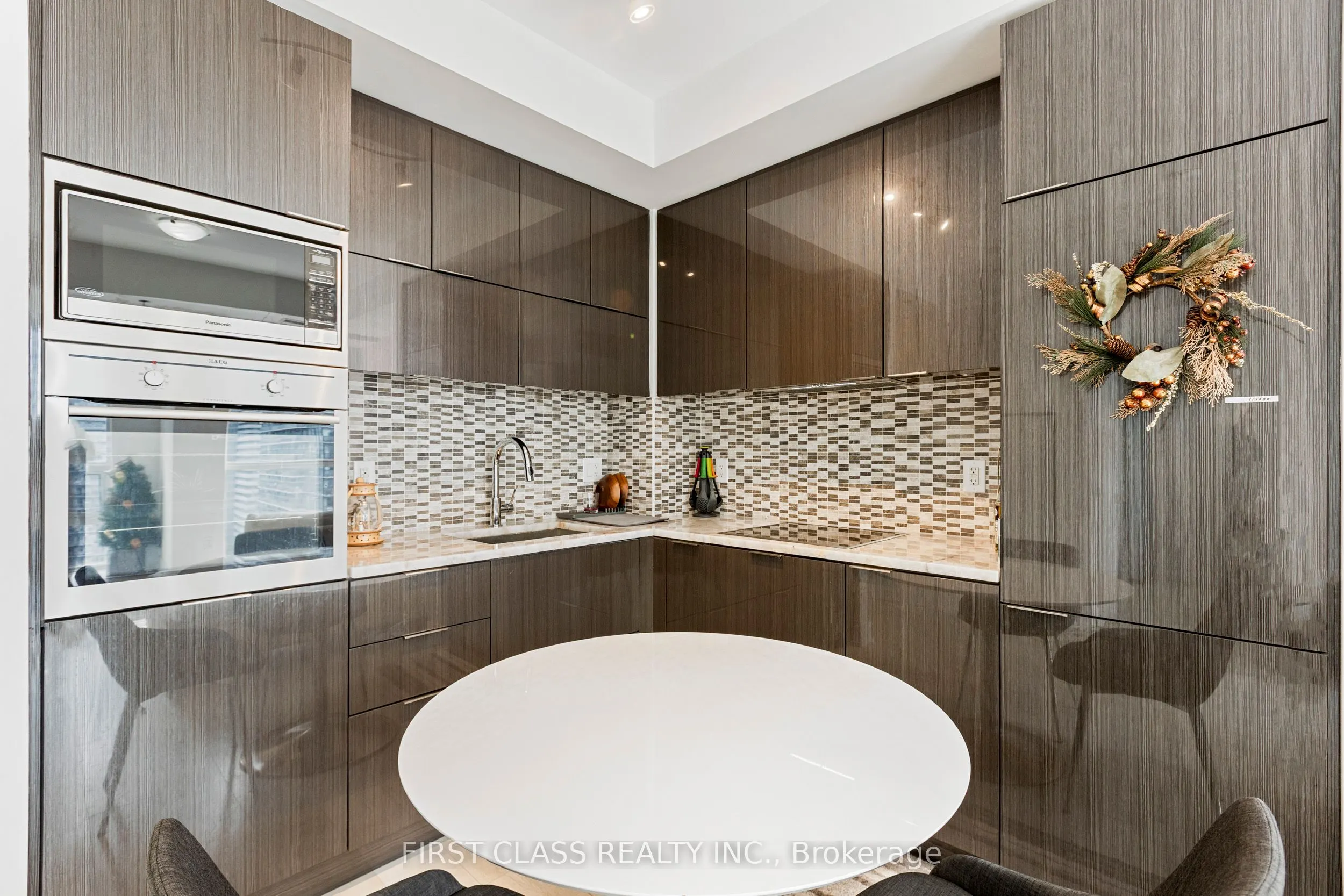 318 Richmond Street, #2408