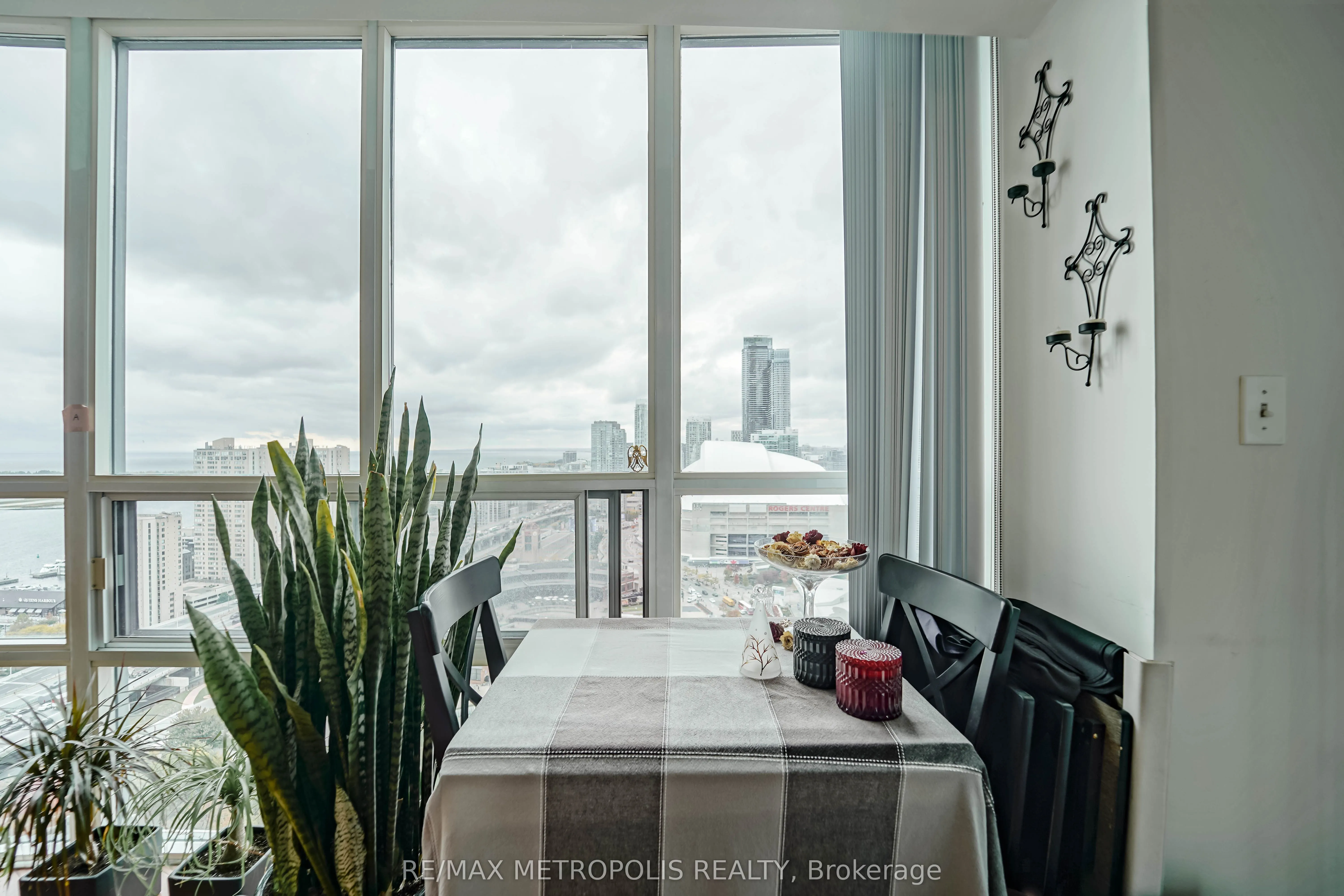 30 Grand Trunk Crescent, #3602