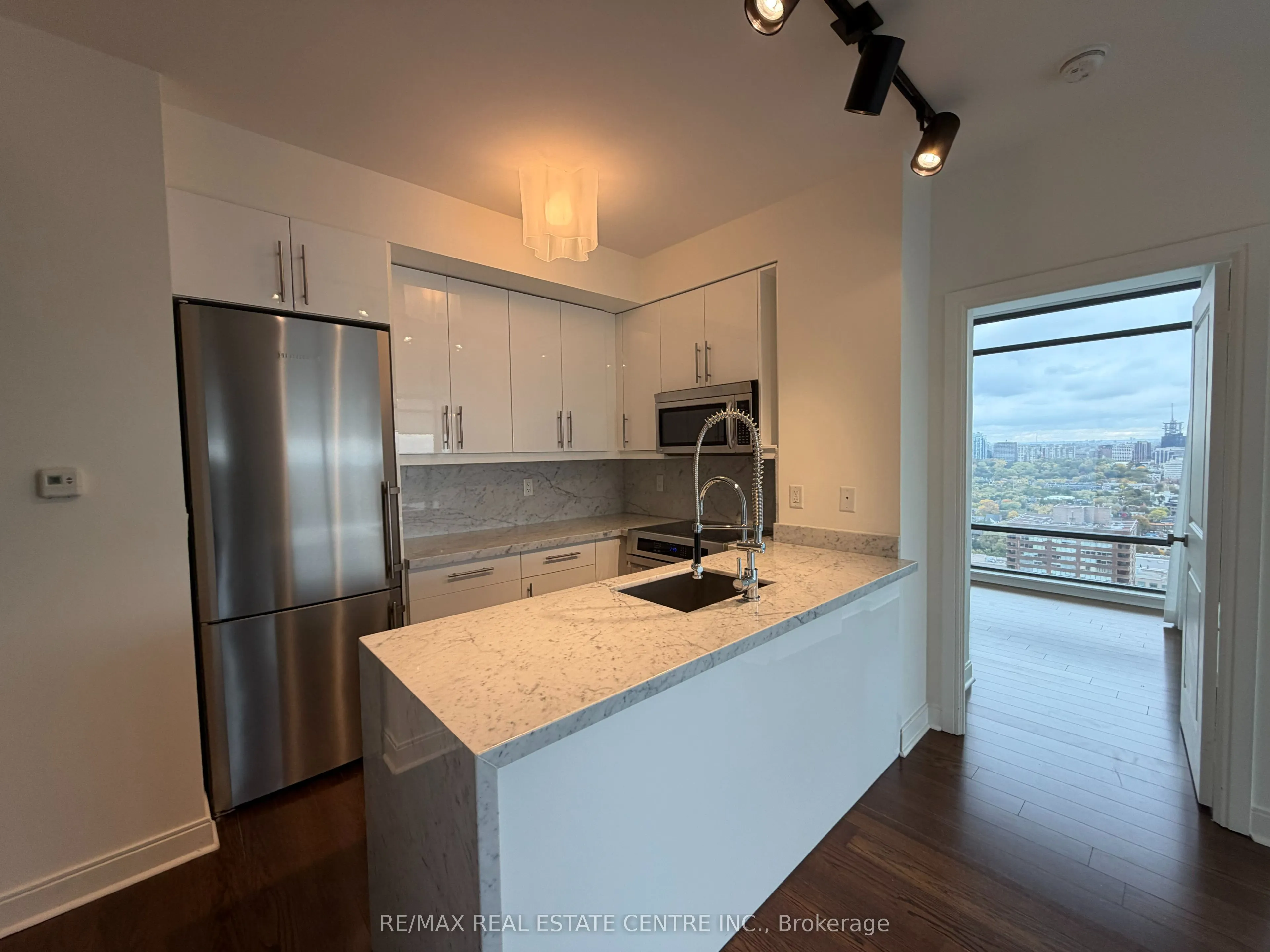 18 Yorkville Avenue, #3106