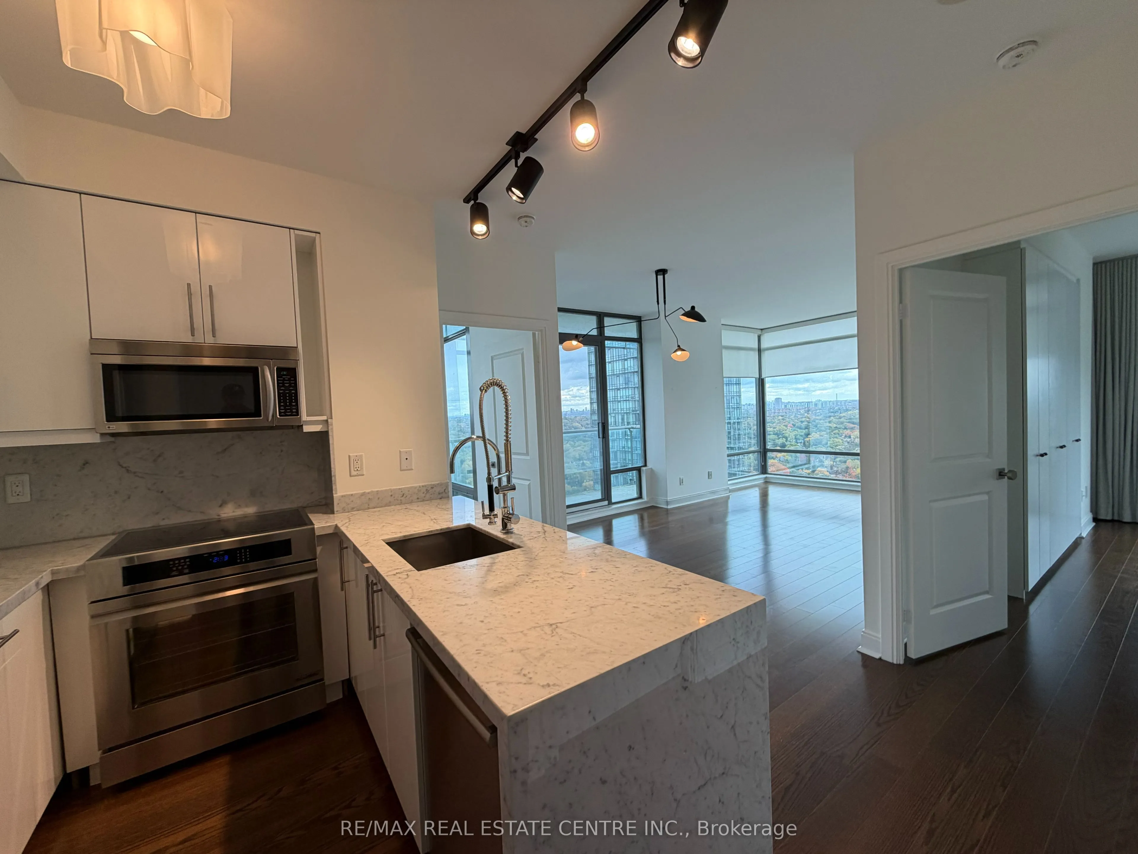 18 Yorkville Avenue, #3106