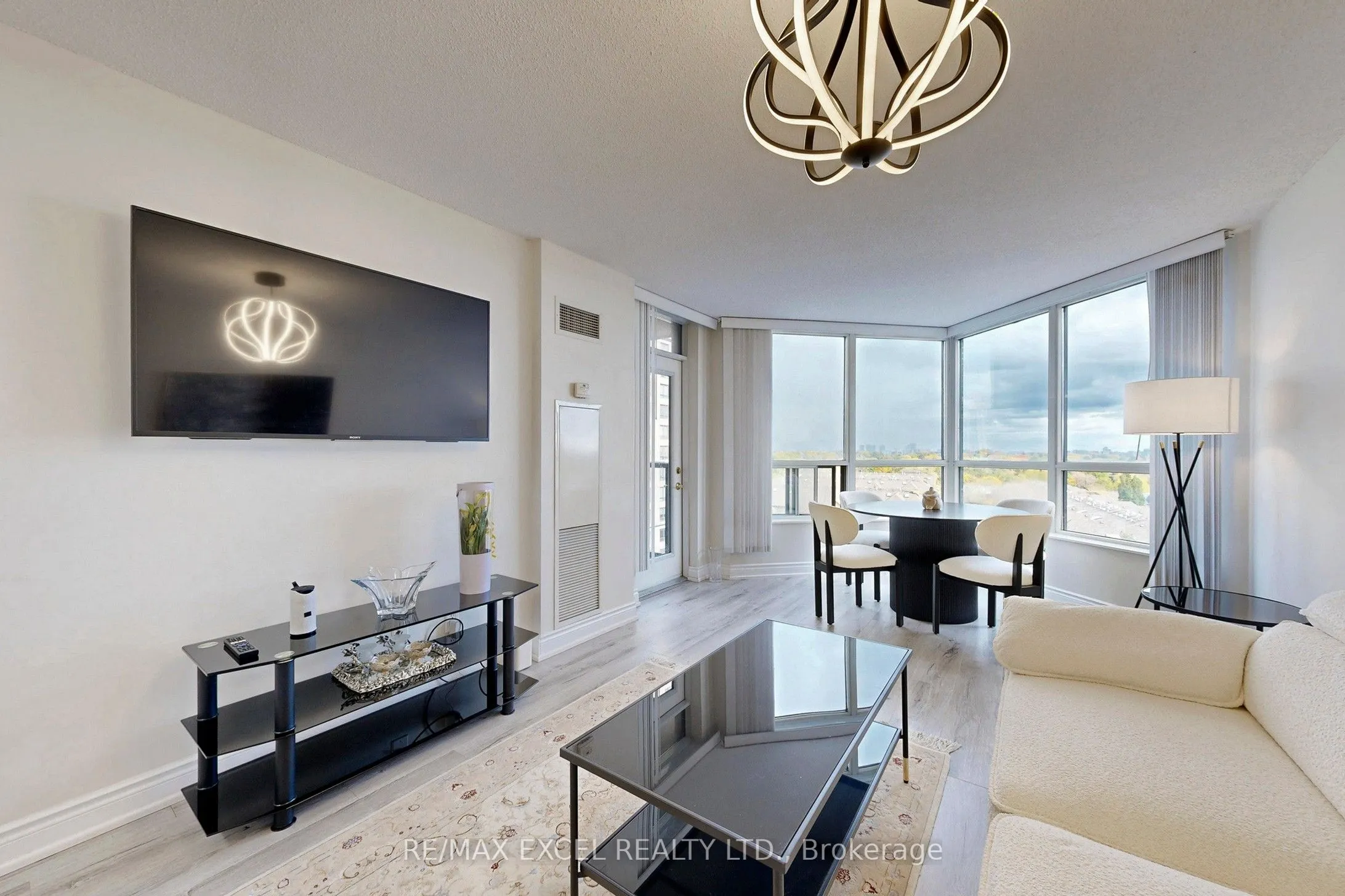 10 Northtown Way, #814