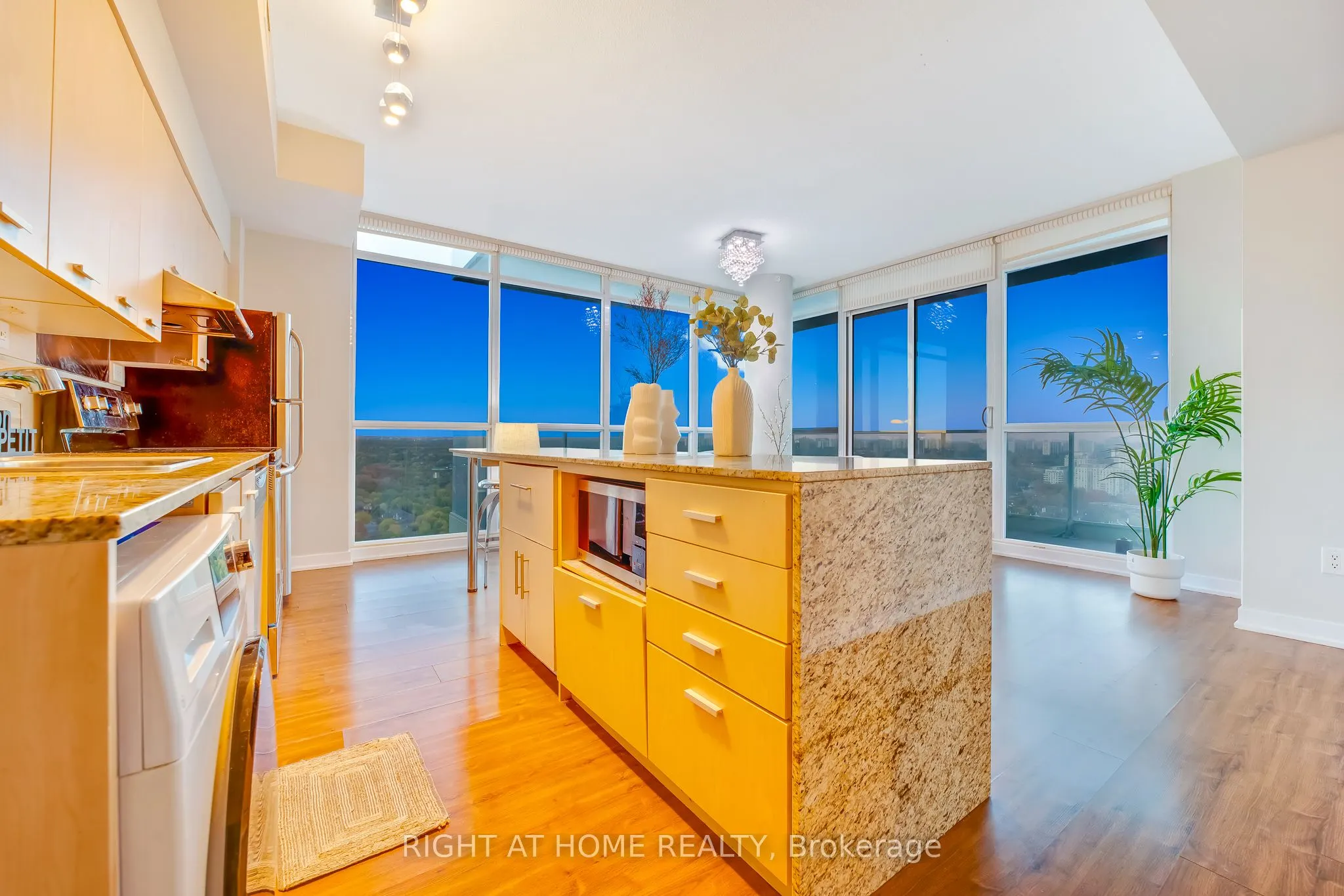 33 Singer Court, #2902