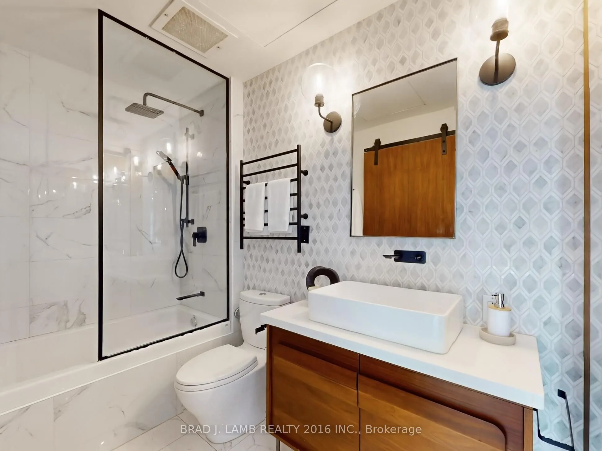 29 Camden Street, #305