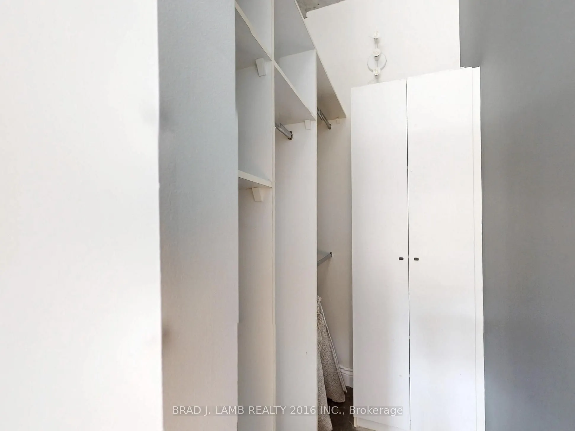 29 Camden Street, #305