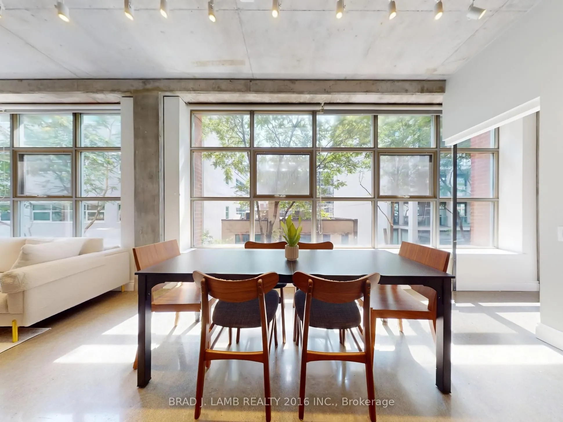 29 Camden Street, #305